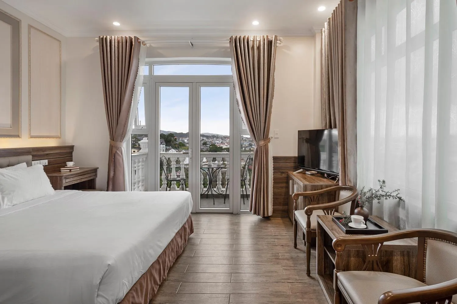 Bed in New Life Hotel - Da Lat