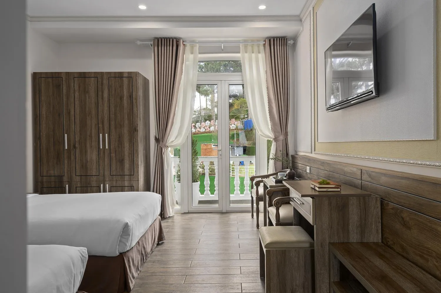 Bed in New Life Hotel - Da Lat