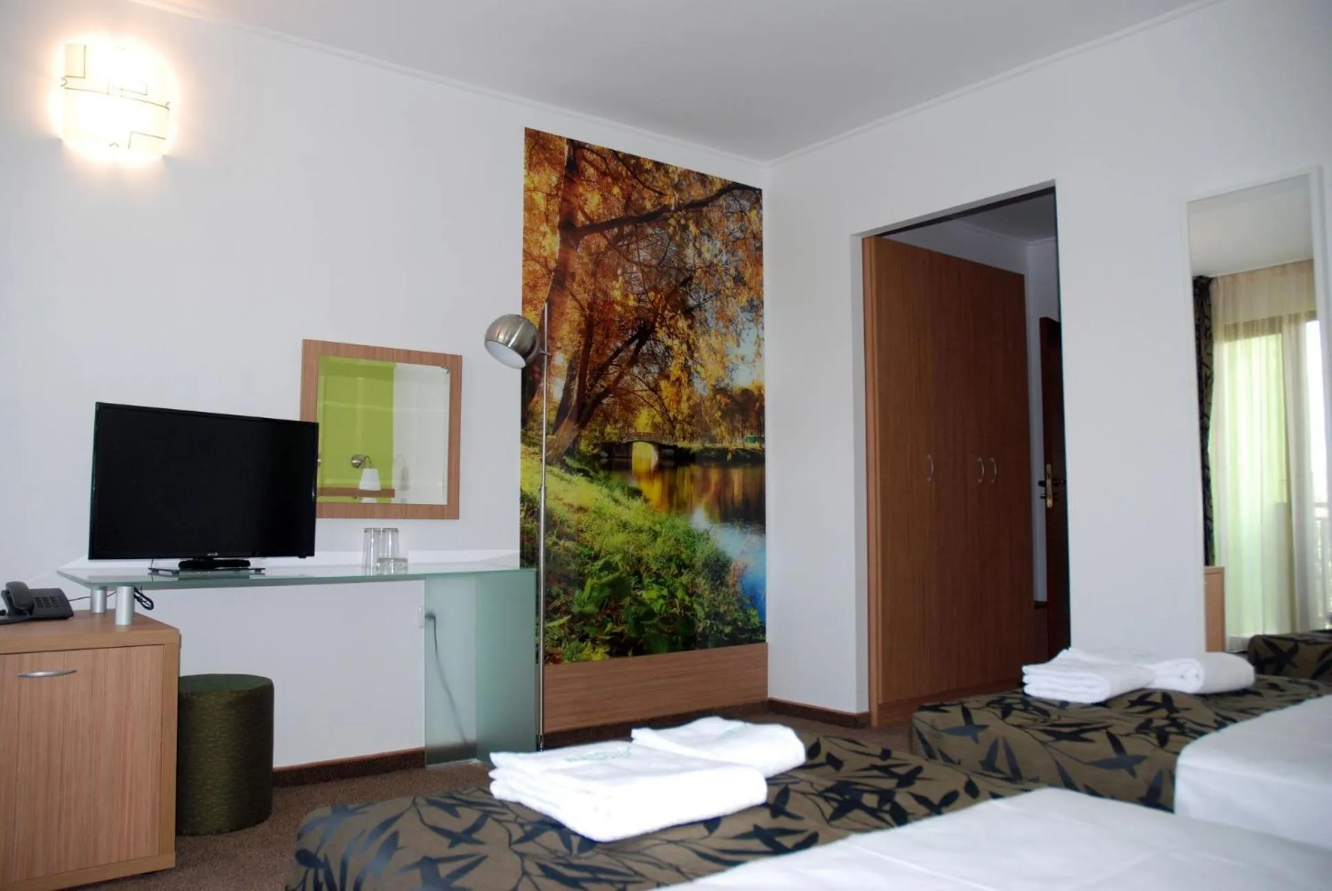 Shower, Bed in Green Hisar Hotel Family