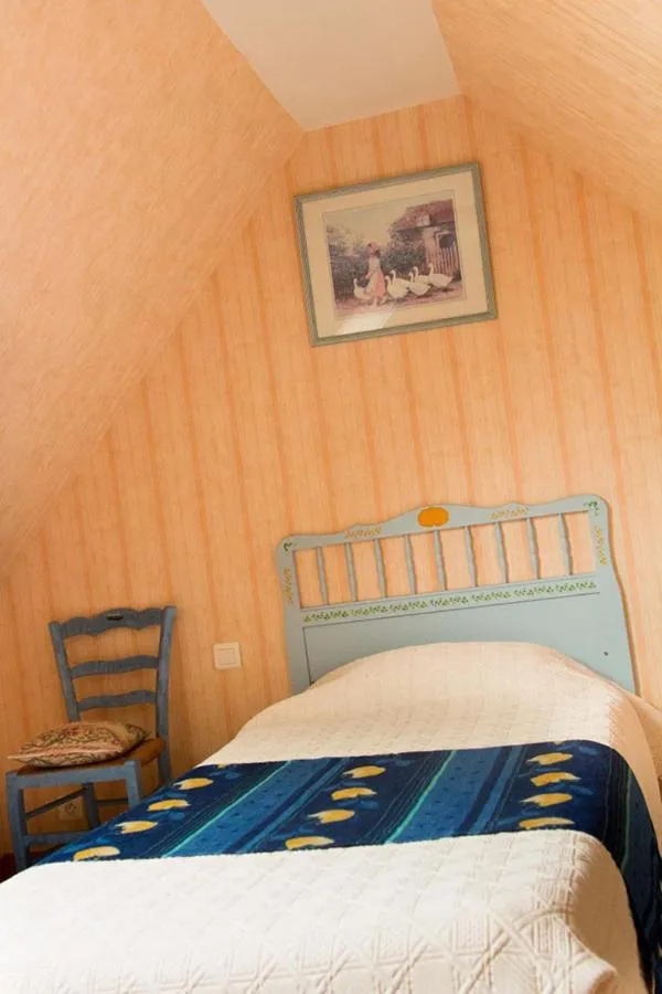 Bed in Gîtes du Ménez-Hom