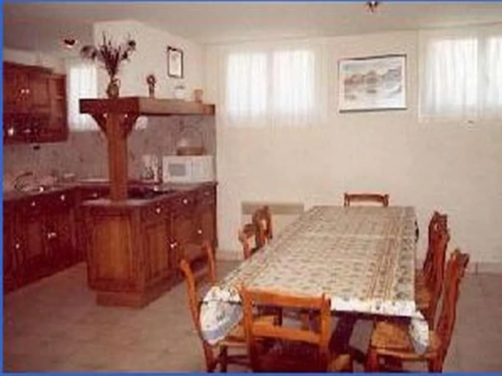 Kitchen or kitchenette in Gîtes du Ménez-Hom