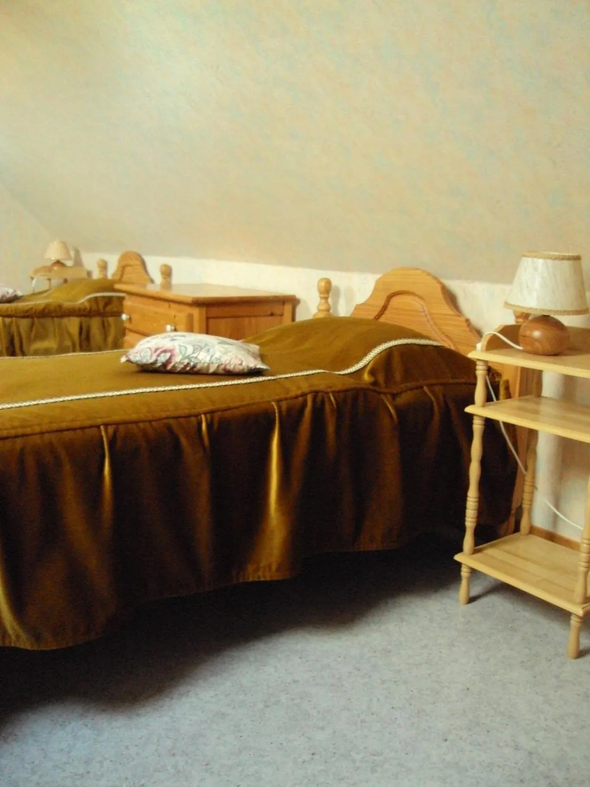 Bed in Gîtes du Ménez-Hom