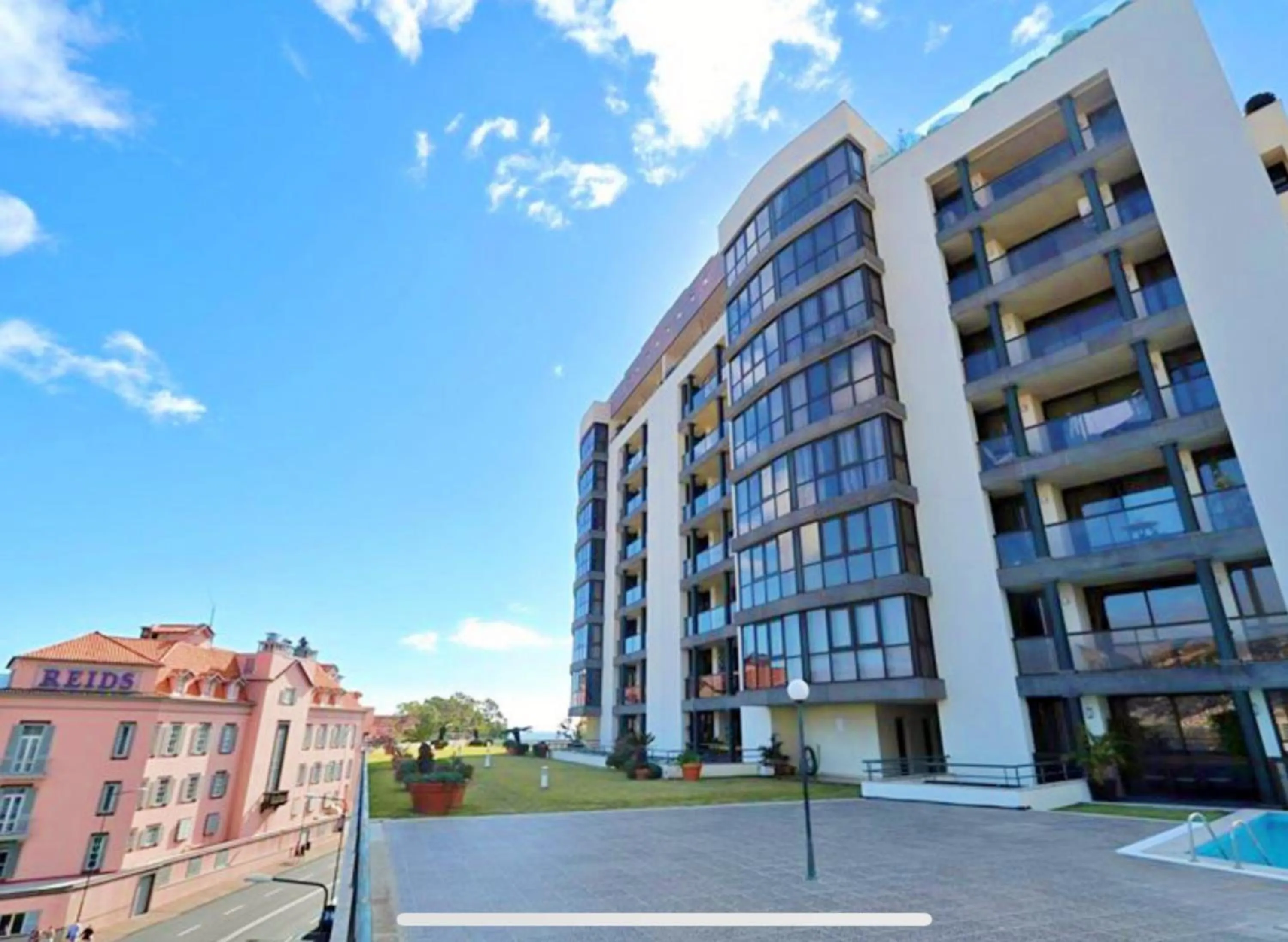 Facade/entrance in Quinta Miramar