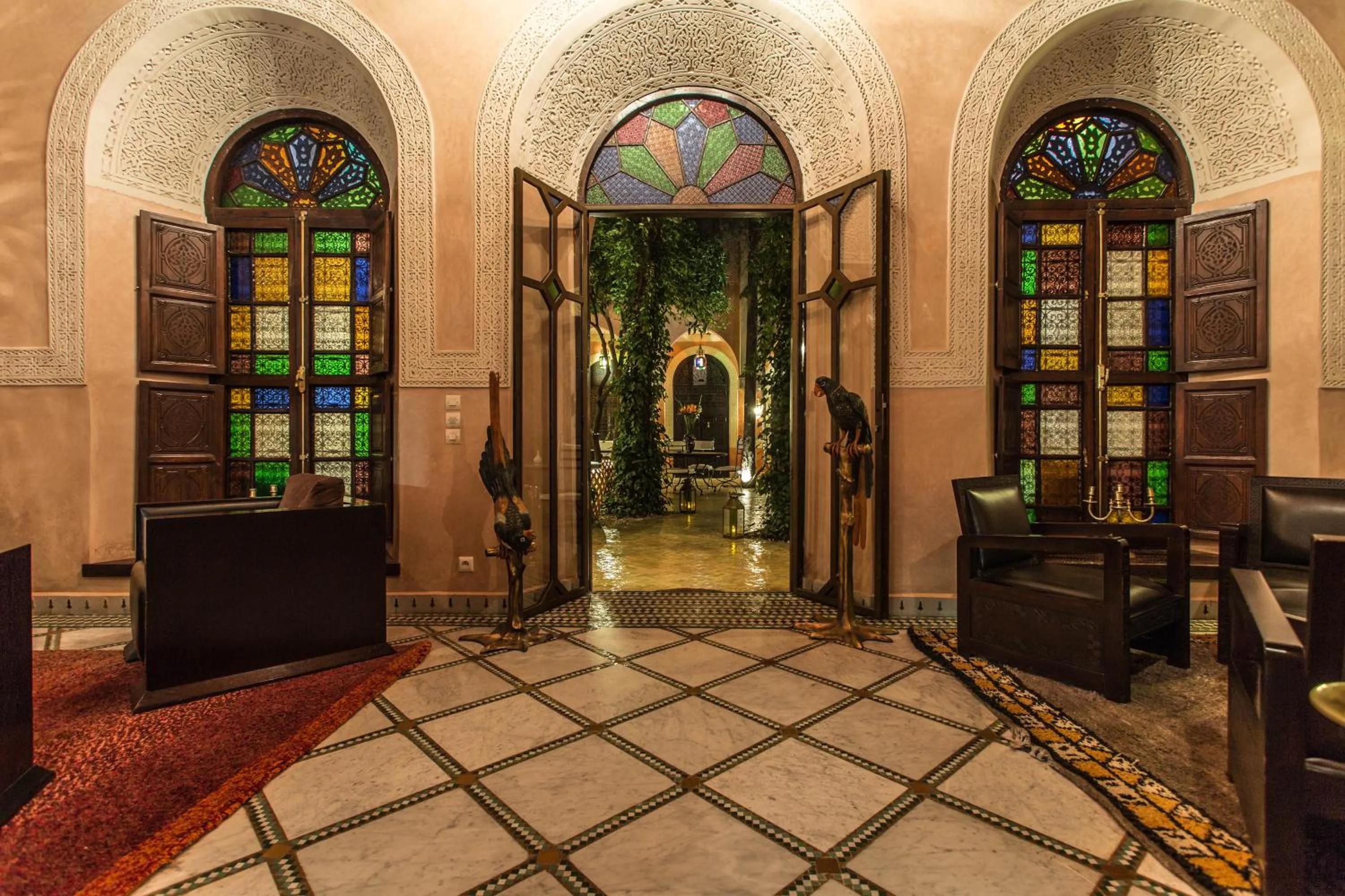 Patio in Riad Le Perroquet Bleu Suites & Spa