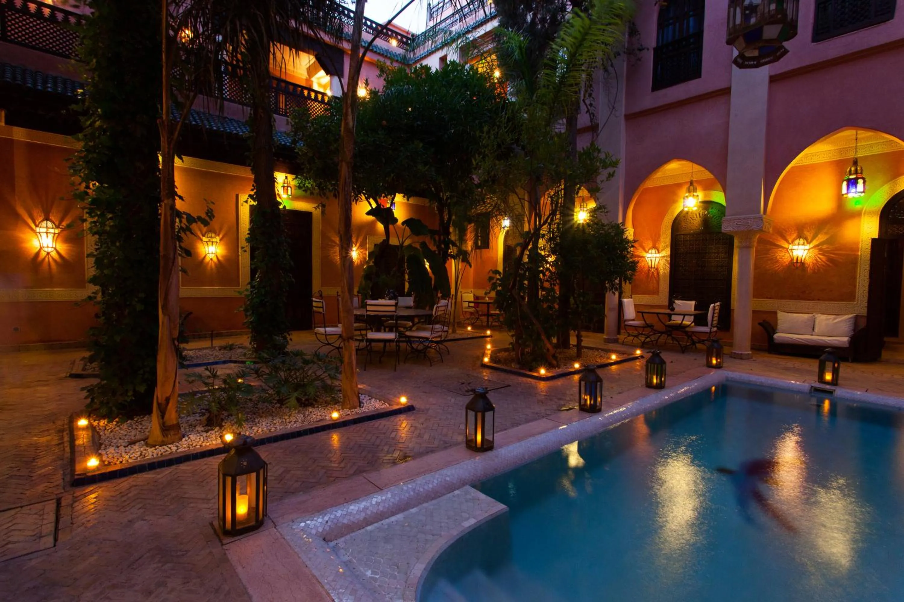 Swimming pool in Riad Le Perroquet Bleu Suites & Spa