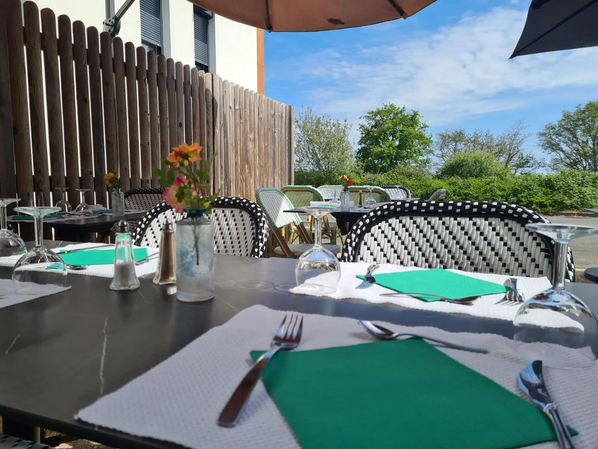 Patio in Hôtel la Verriaire - The Originals