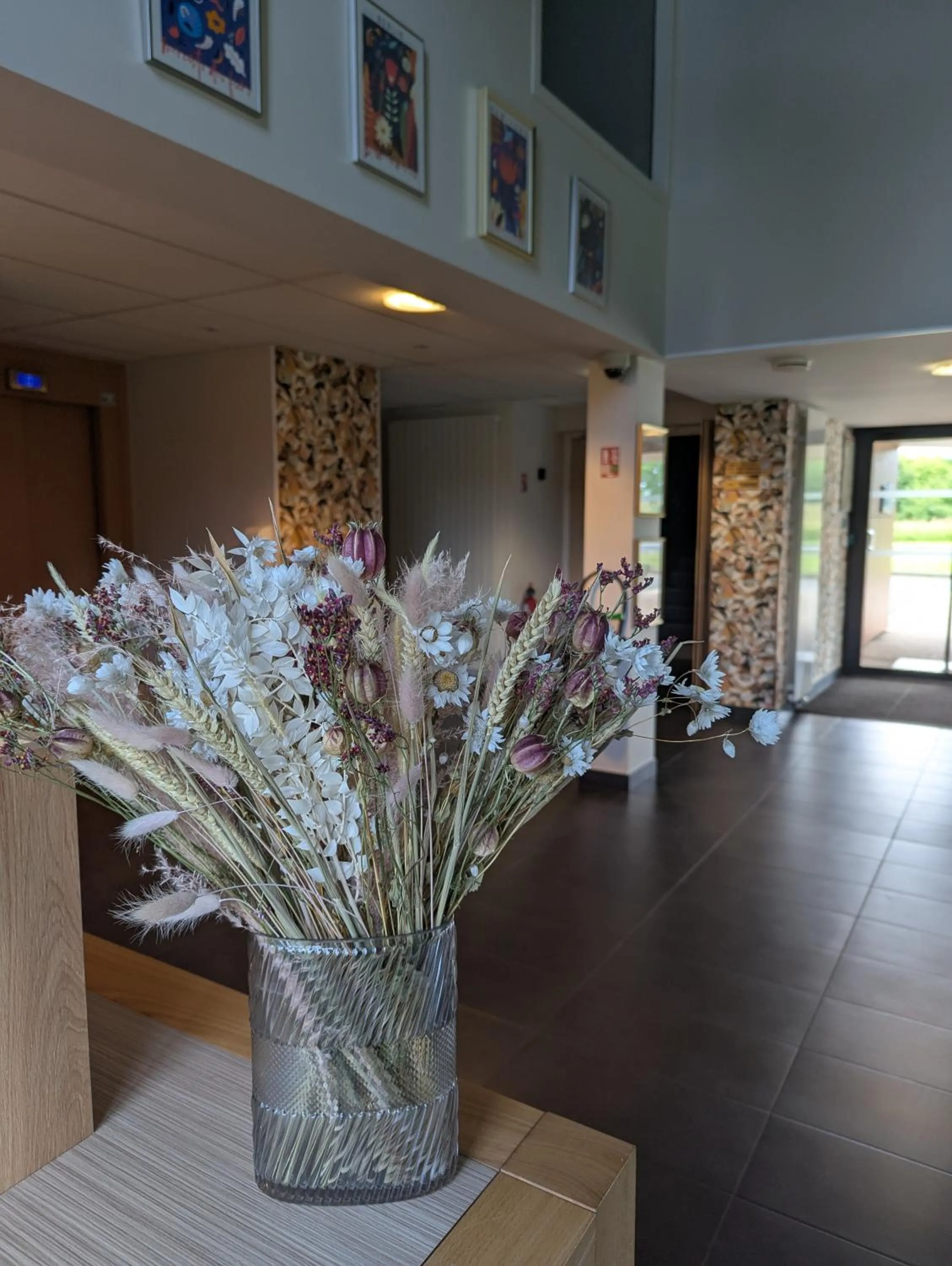 Lobby or reception in Hôtel la Verriaire - The Originals