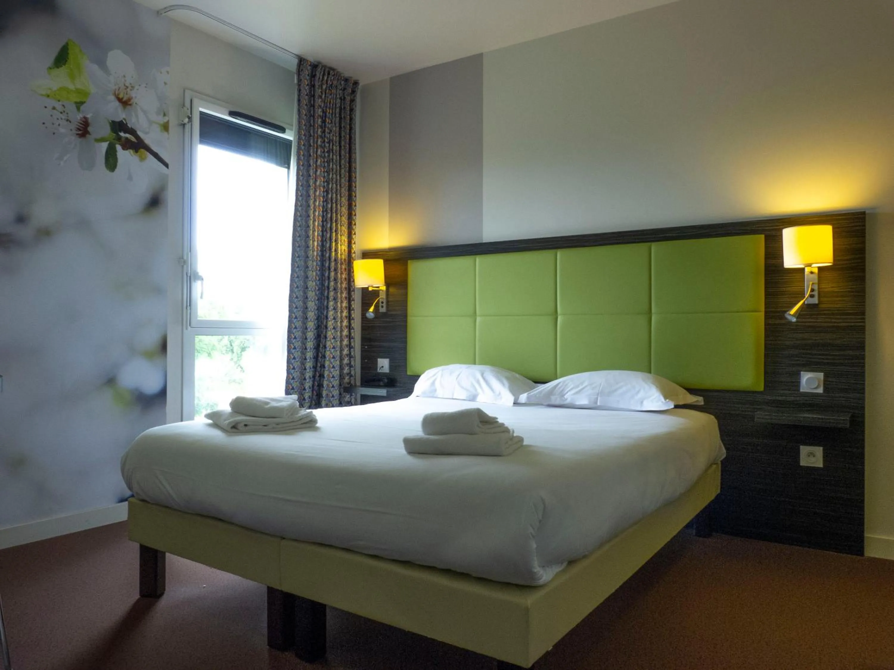 Bedroom, Bed in Hôtel la Verriaire - The Originals