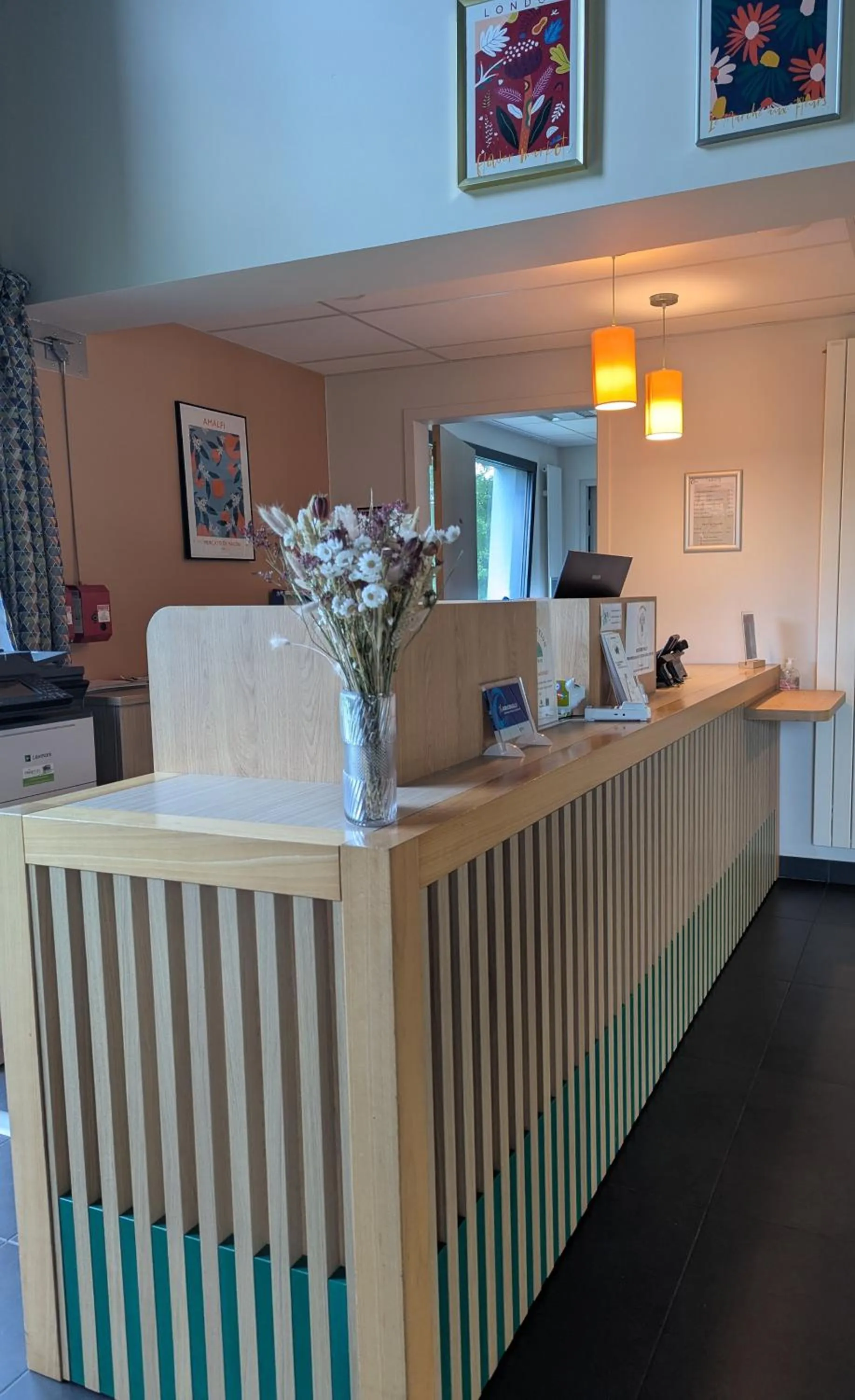 Lobby or reception in Hôtel la Verriaire - The Originals