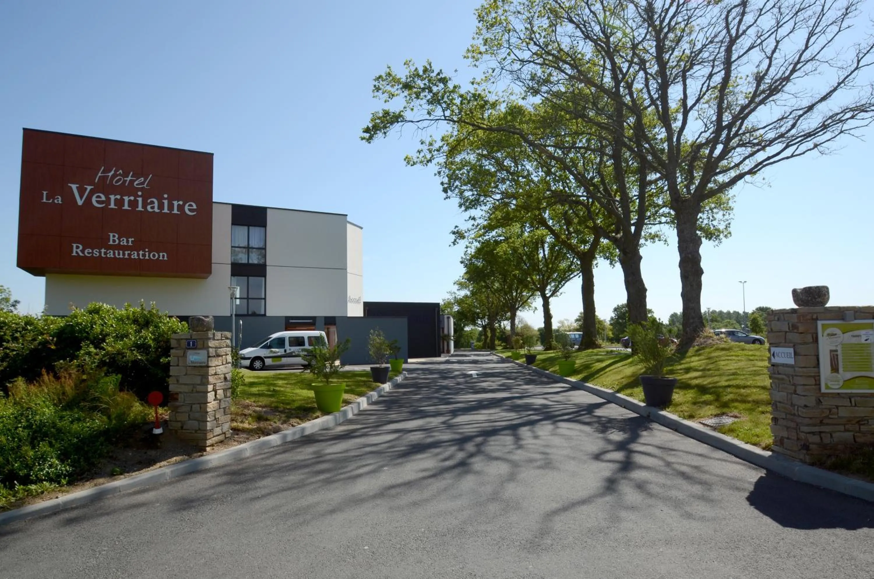 Facade/entrance in Hôtel la Verriaire - The Originals