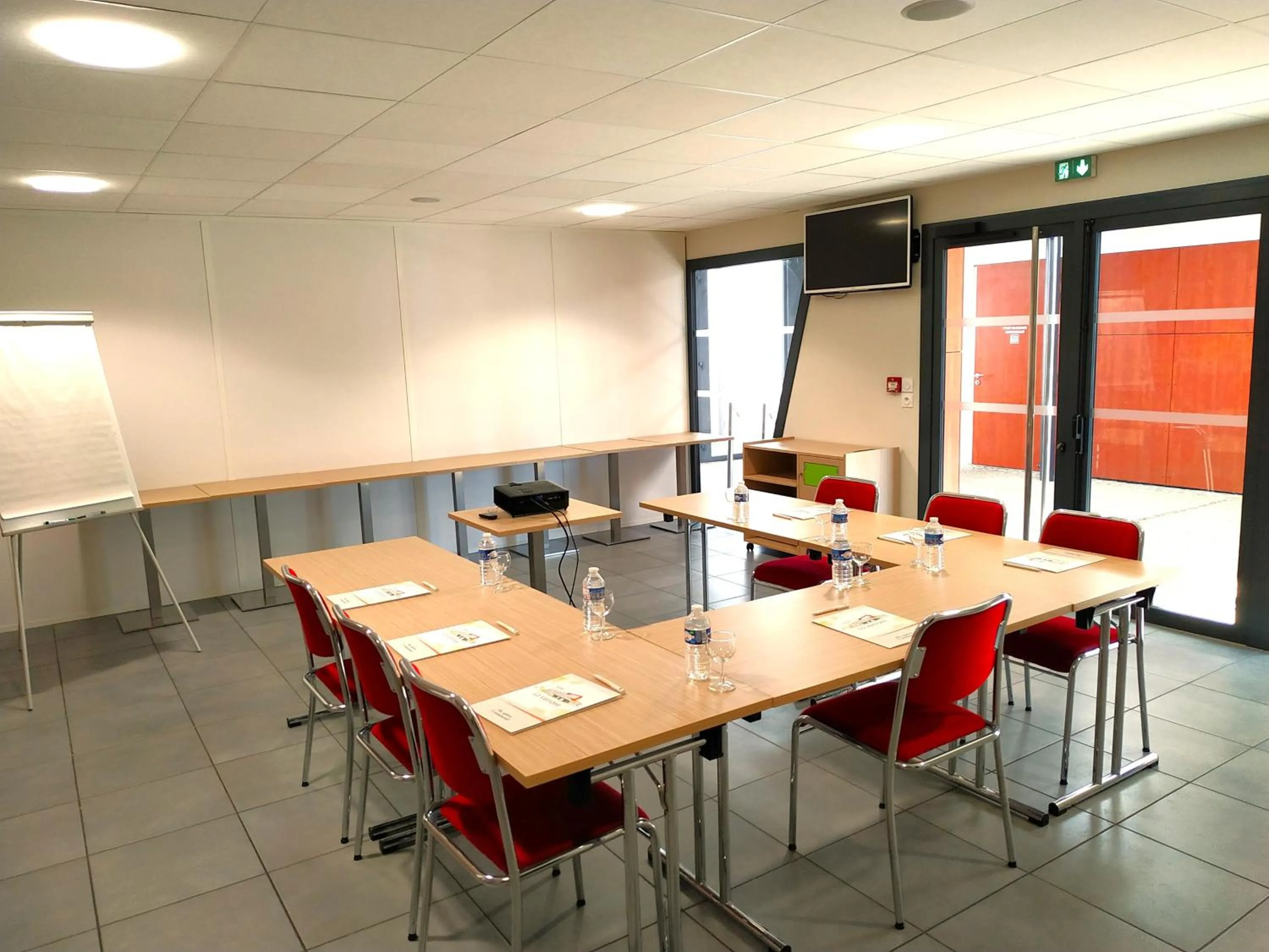 Meeting/conference room in Hôtel la Verriaire - The Originals