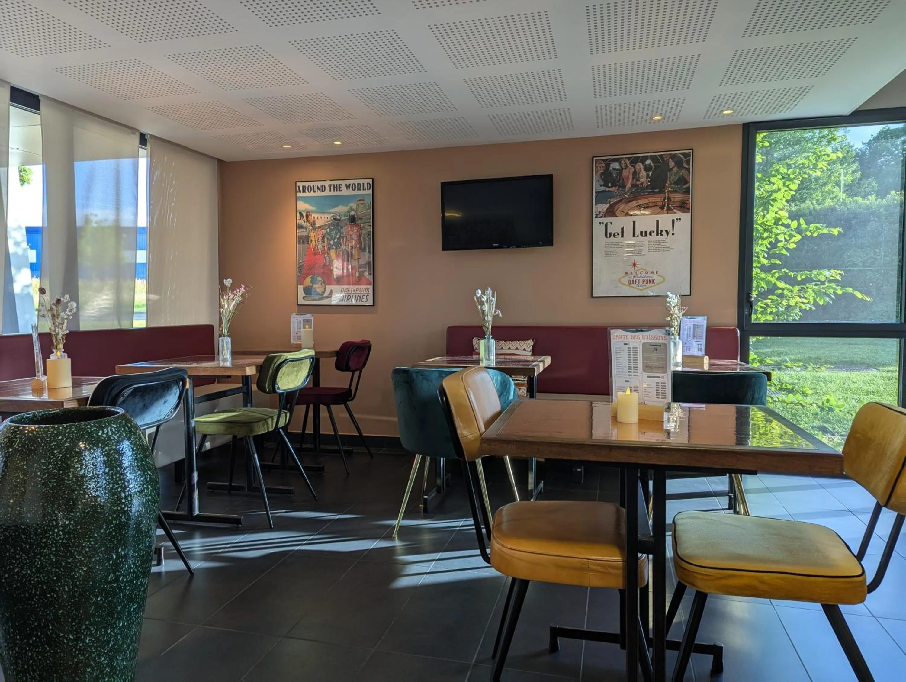 Lobby or reception in Hôtel la Verriaire - The Originals