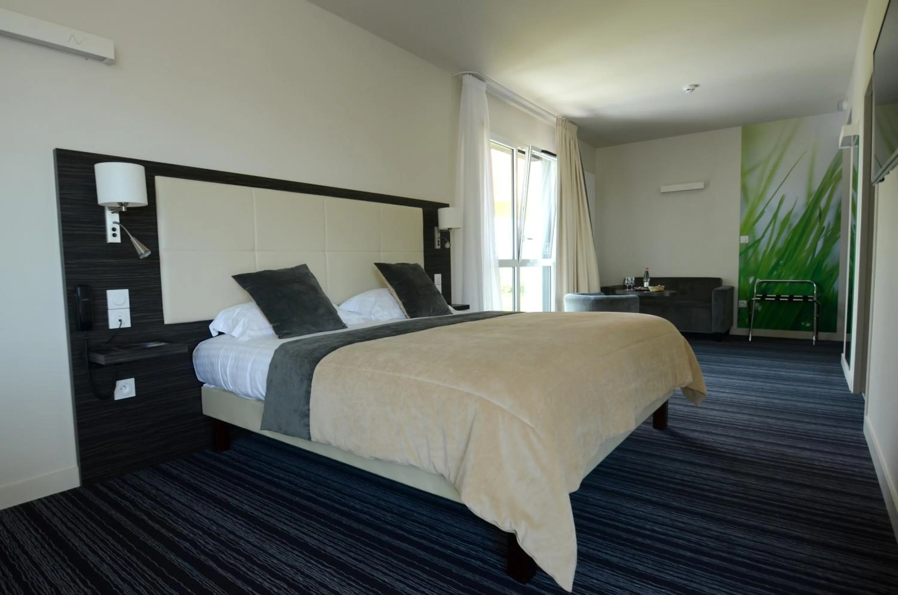 Photo of the whole room, Bed in Hôtel la Verriaire - The Originals