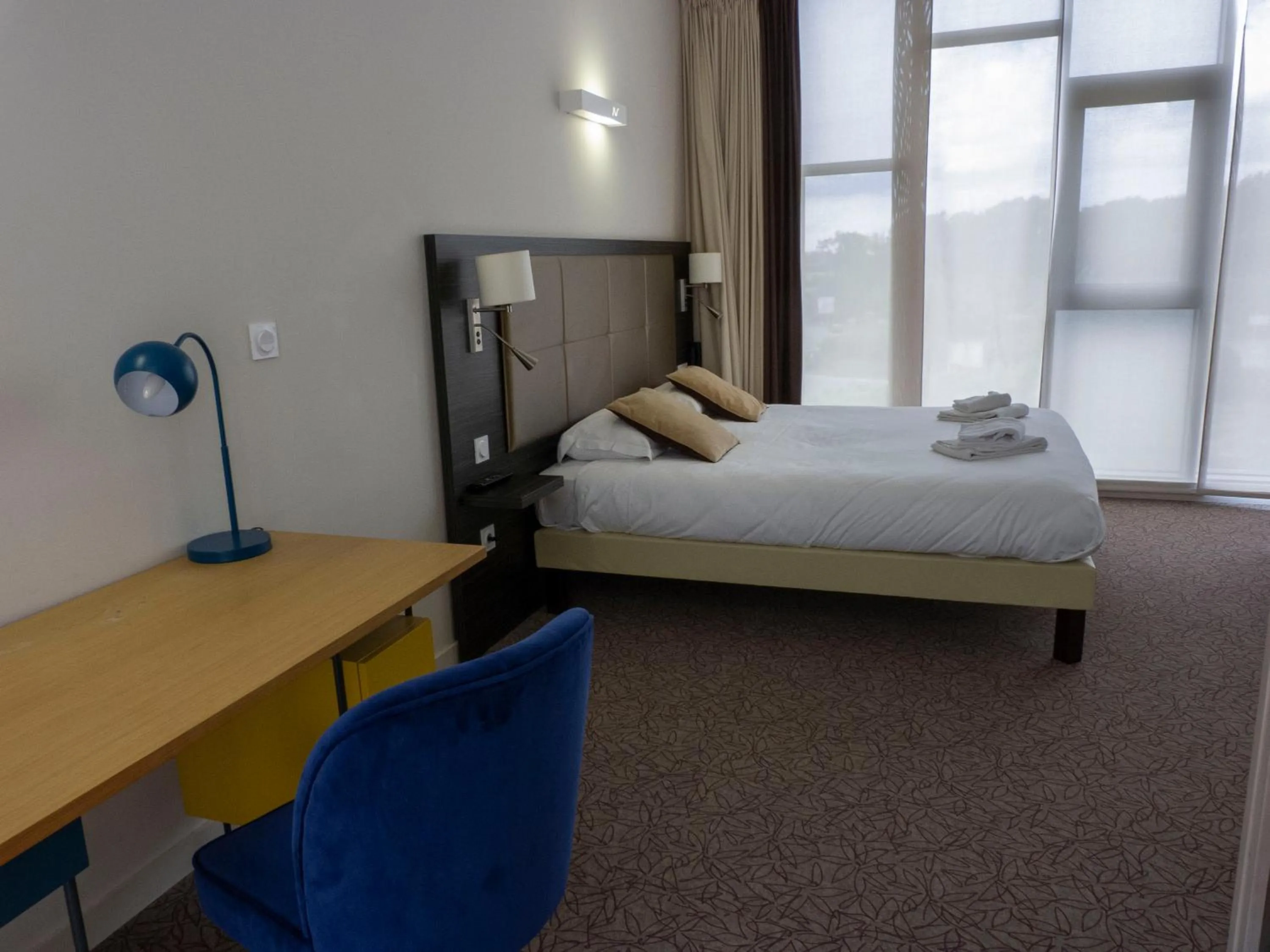 Bedroom, Bed in Hôtel la Verriaire - The Originals