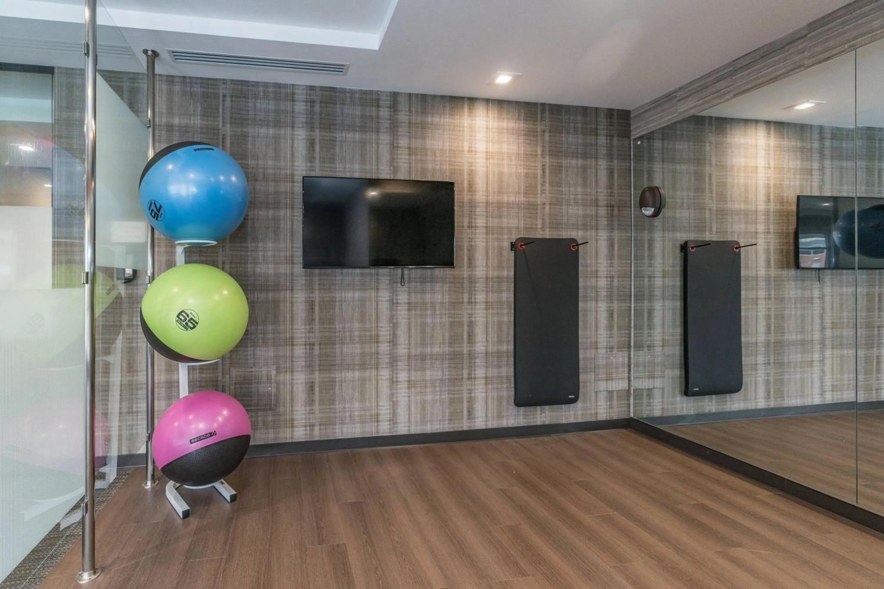 Fitness centre/facilities in Courtyard by Marriott West Springfield