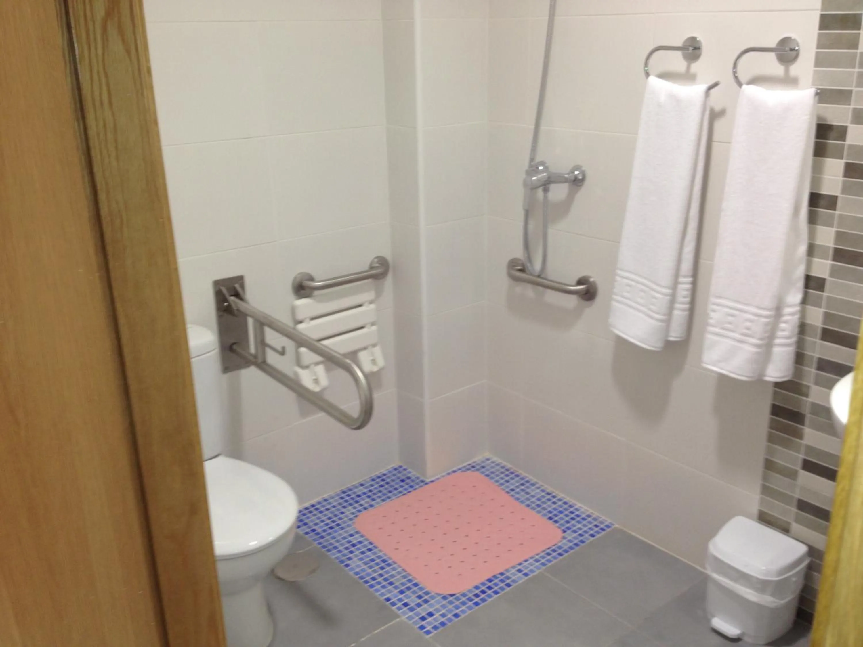 Shower in Pension La Puntica