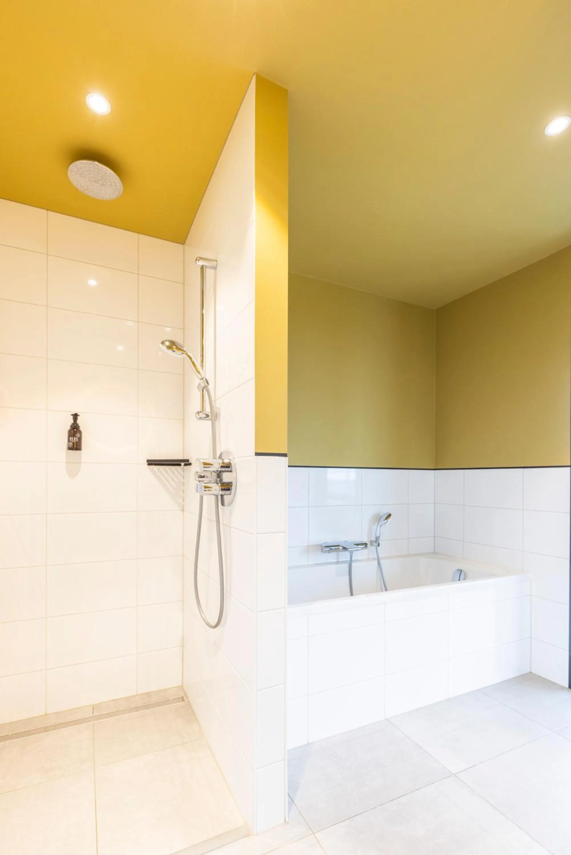 Shower in Fletcher Boutique Hotel Slaak-Rotterdam