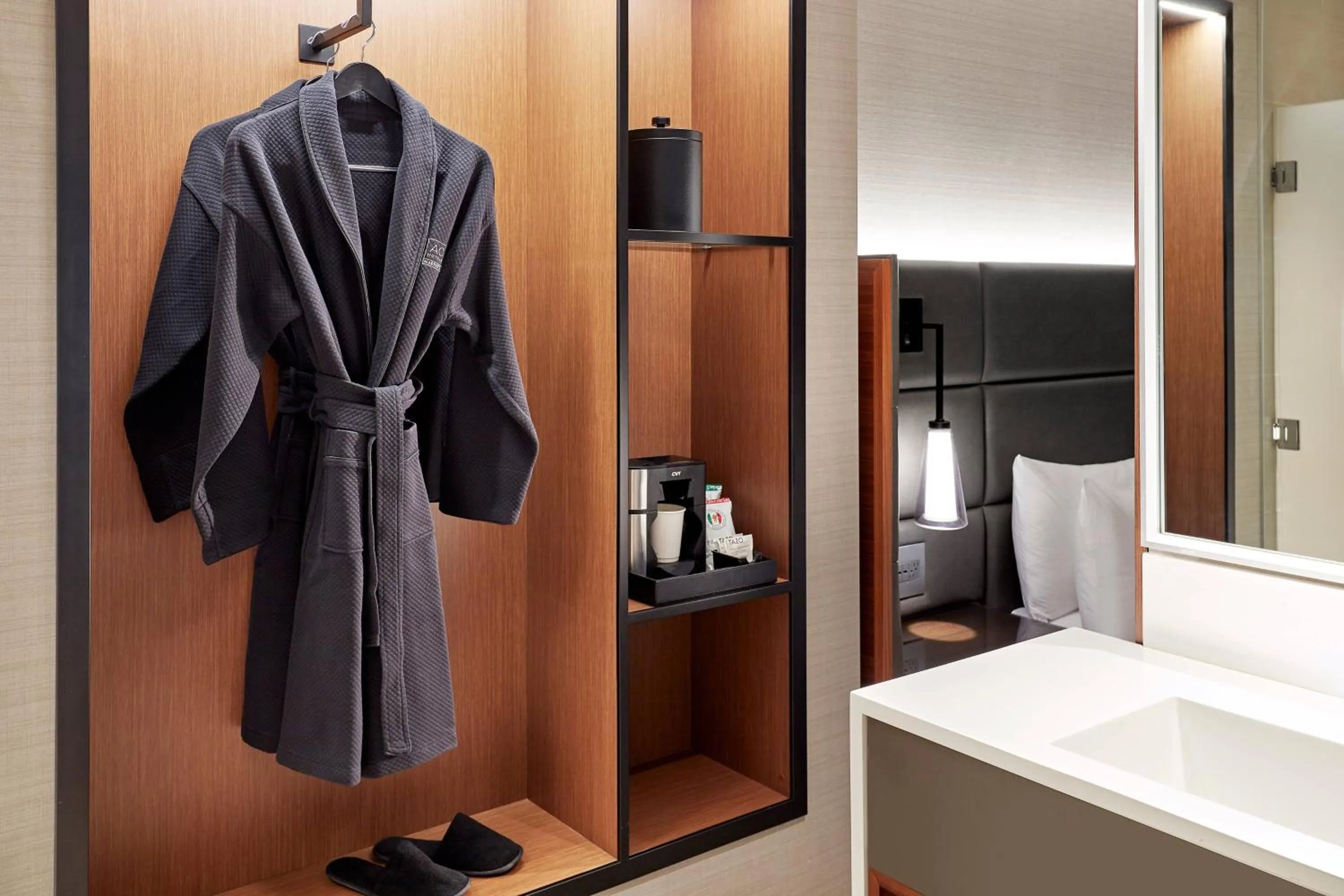 Photo of the whole room, Bed in AC Hotel by Marriott San Jose Santa Clara