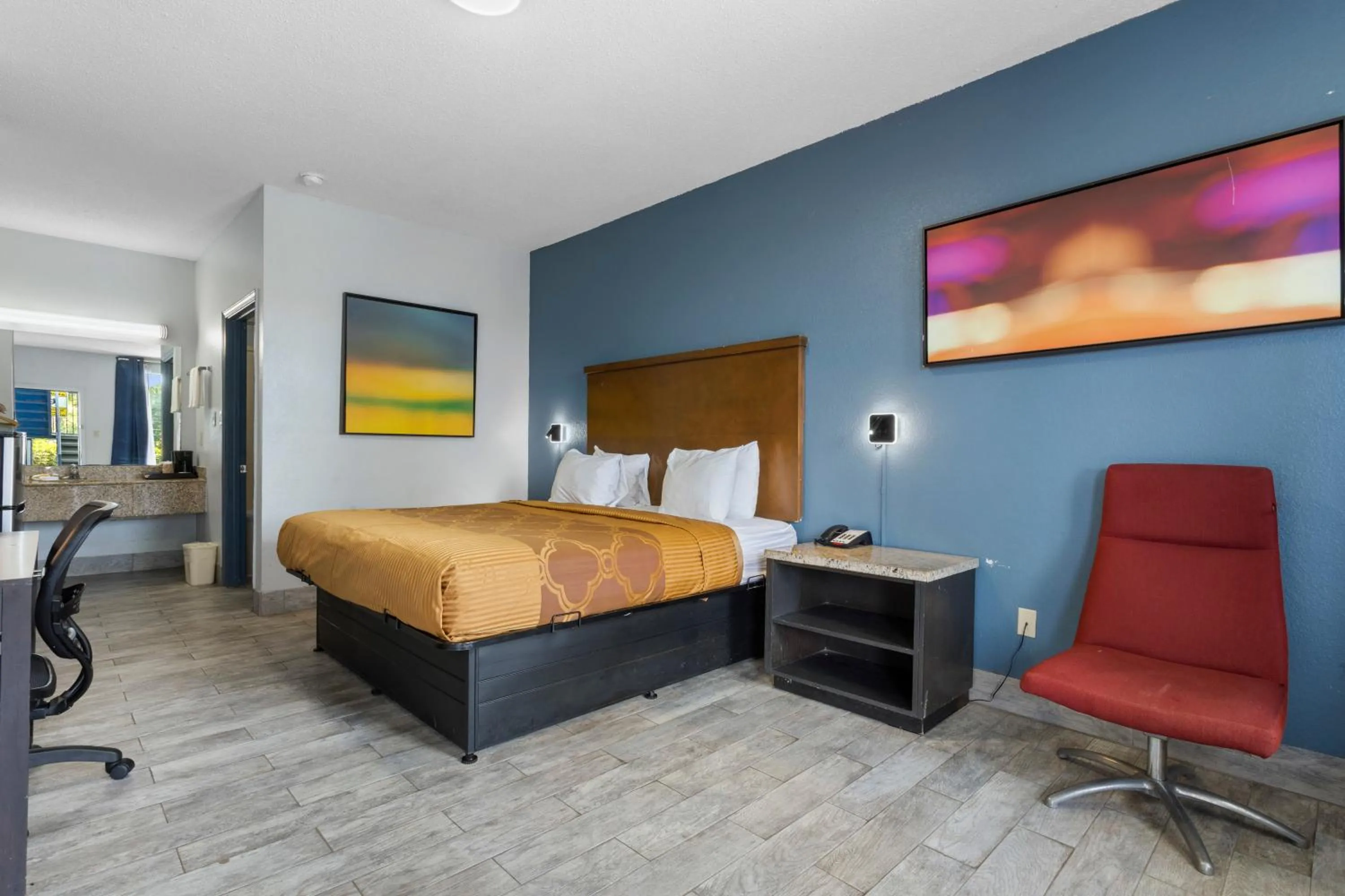 Bed in MAGNOLIA INN of BILOXI,OCEAN SPRINGS,PASCAGOULA & GAUTIER