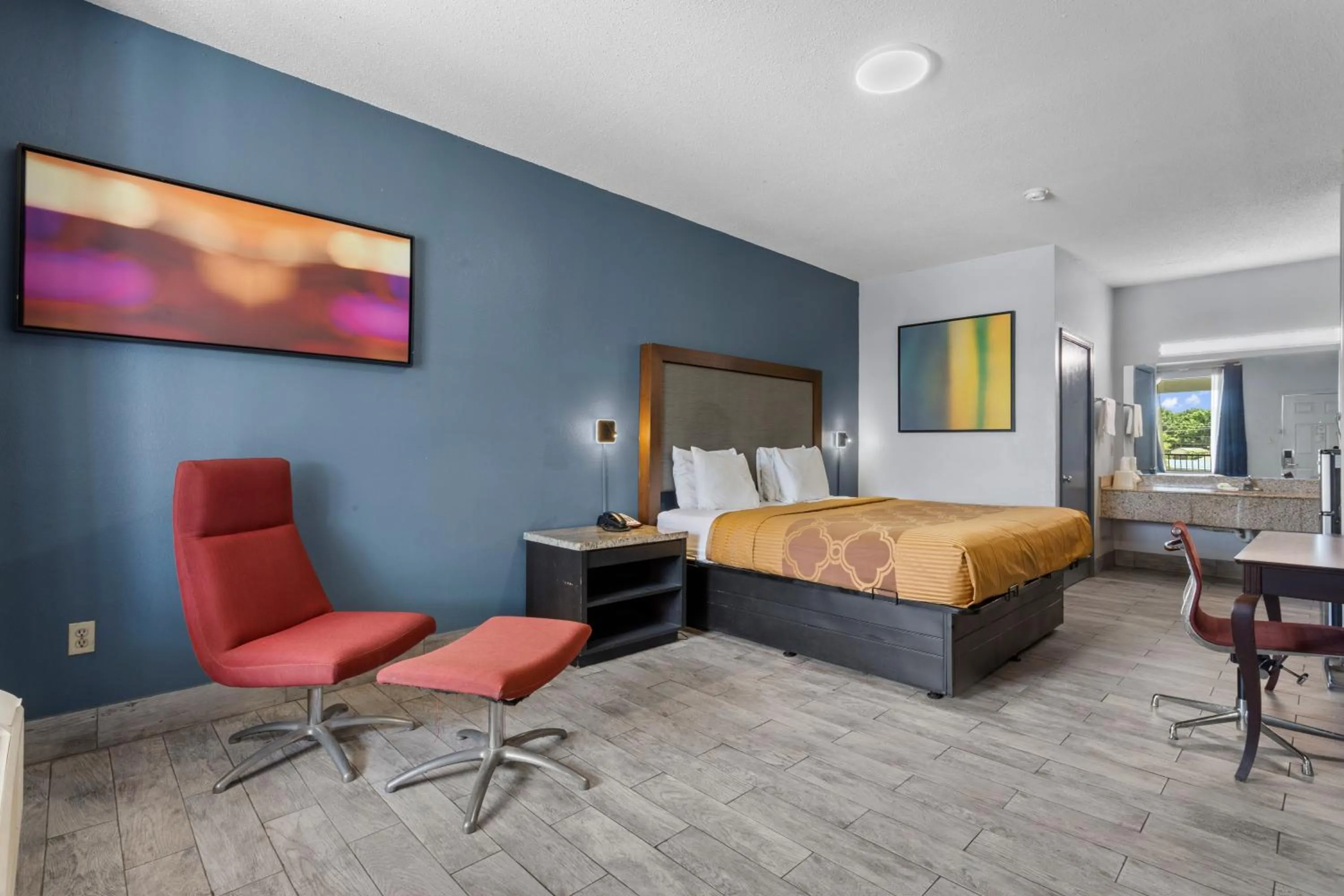 Bed in MAGNOLIA INN of BILOXI,OCEAN SPRINGS,PASCAGOULA & GAUTIER