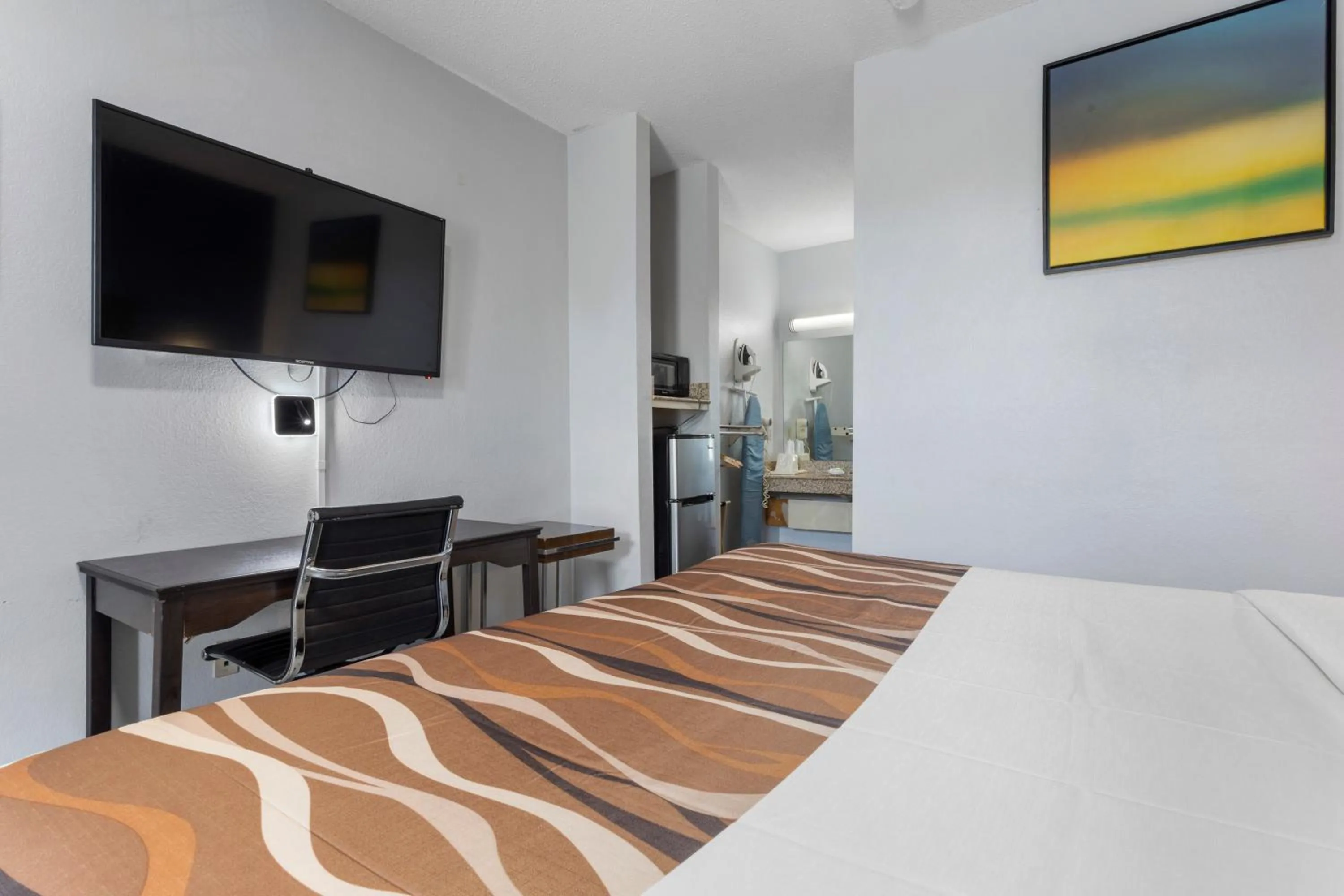 Bed in MAGNOLIA INN of BILOXI,OCEAN SPRINGS,PASCAGOULA & GAUTIER