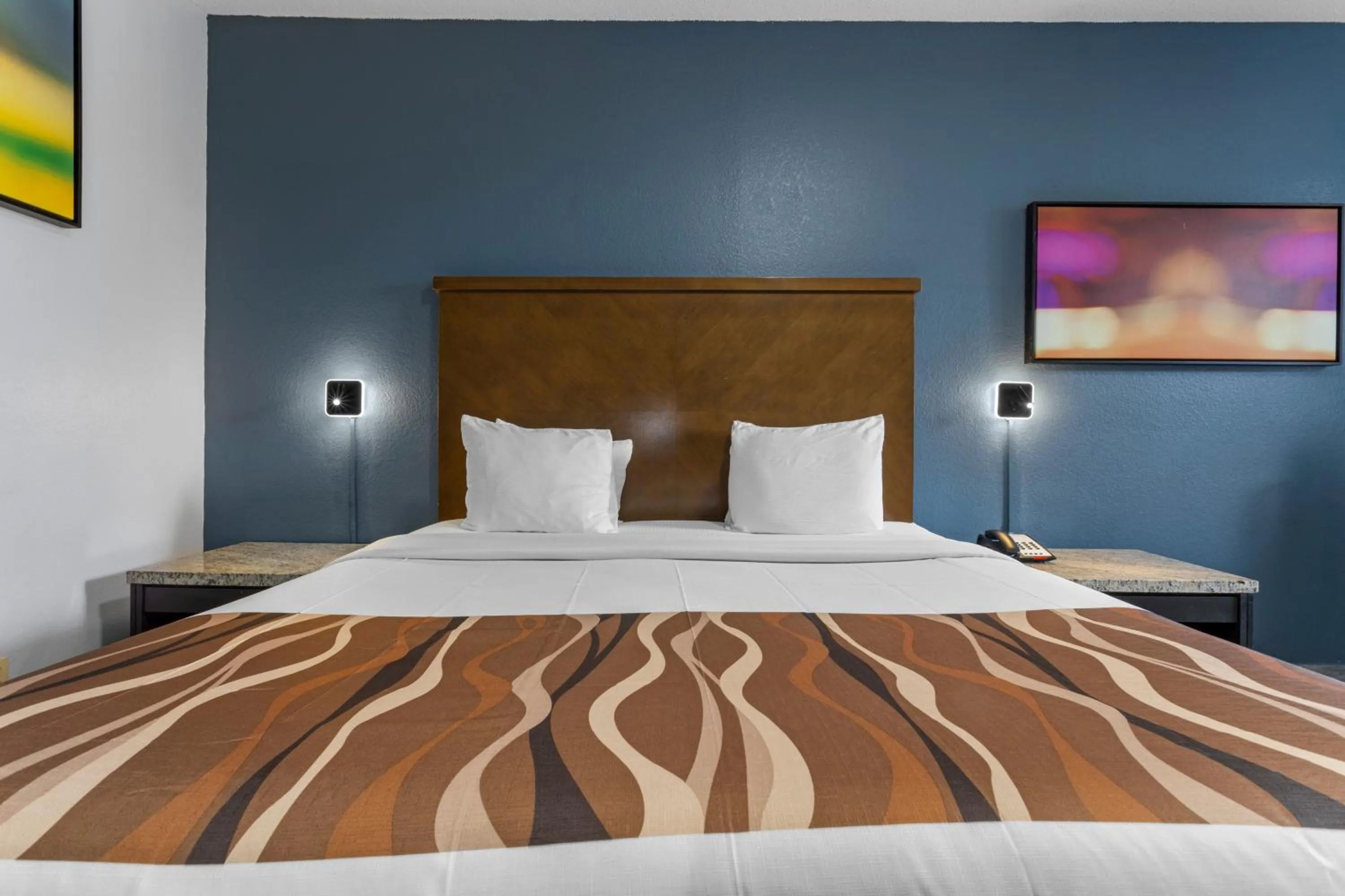 Bed in MAGNOLIA INN of BILOXI,OCEAN SPRINGS,PASCAGOULA & GAUTIER