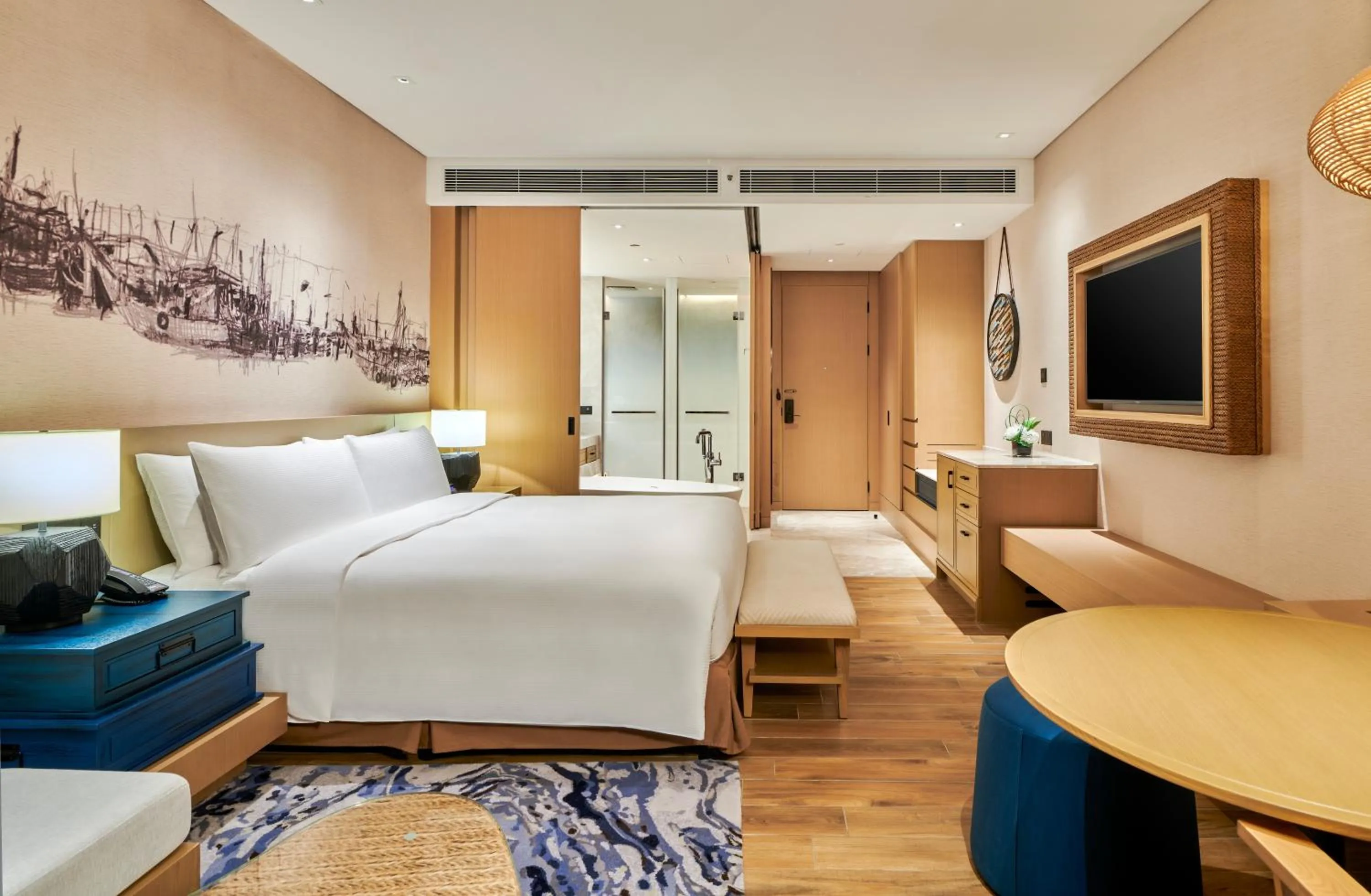 Photo of the whole room, Bed in DoubleTree by Hilton Shanwei