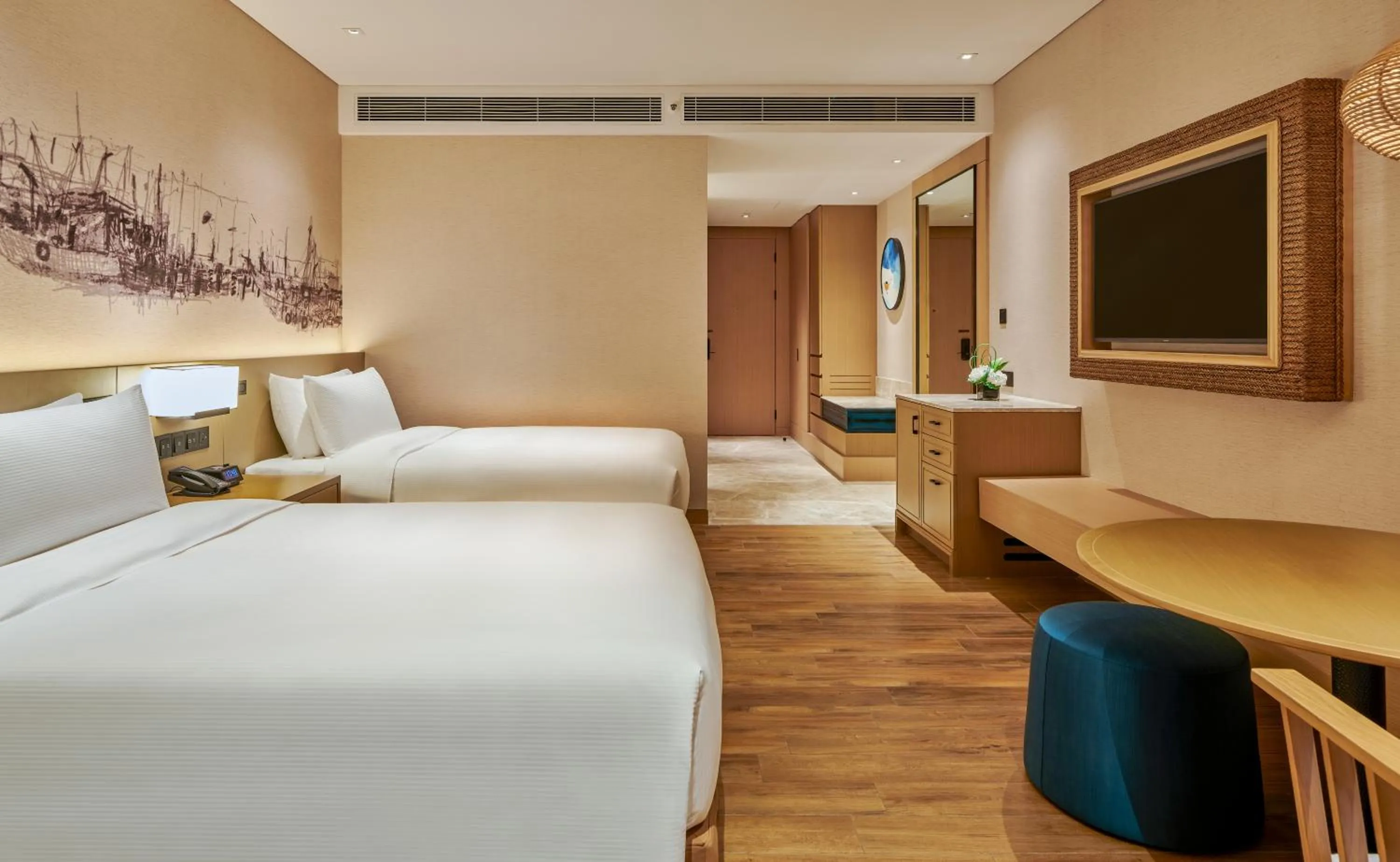 Photo of the whole room, Bed in DoubleTree by Hilton Shanwei