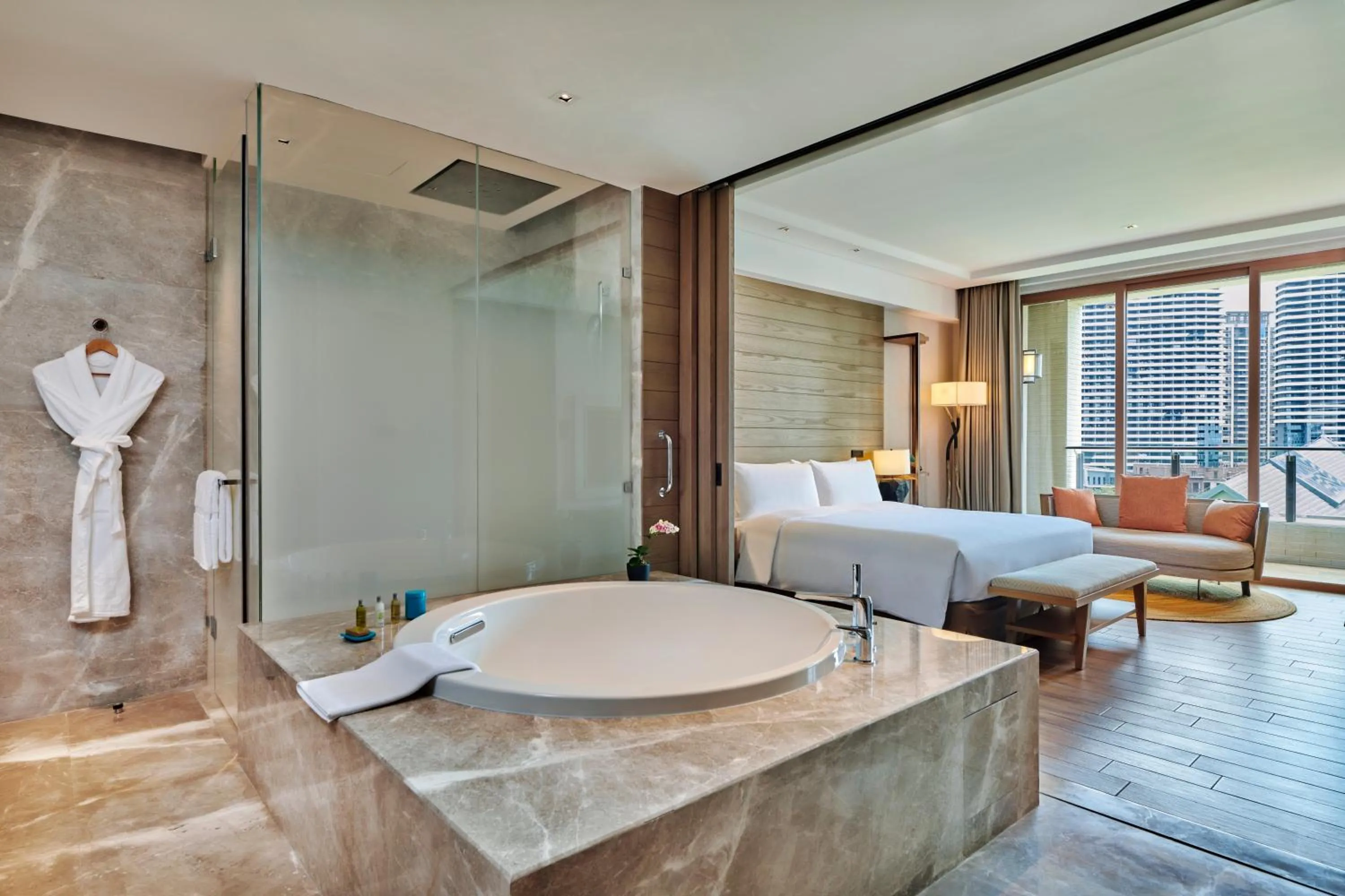 Bathroom, Bed in DoubleTree by Hilton Shanwei