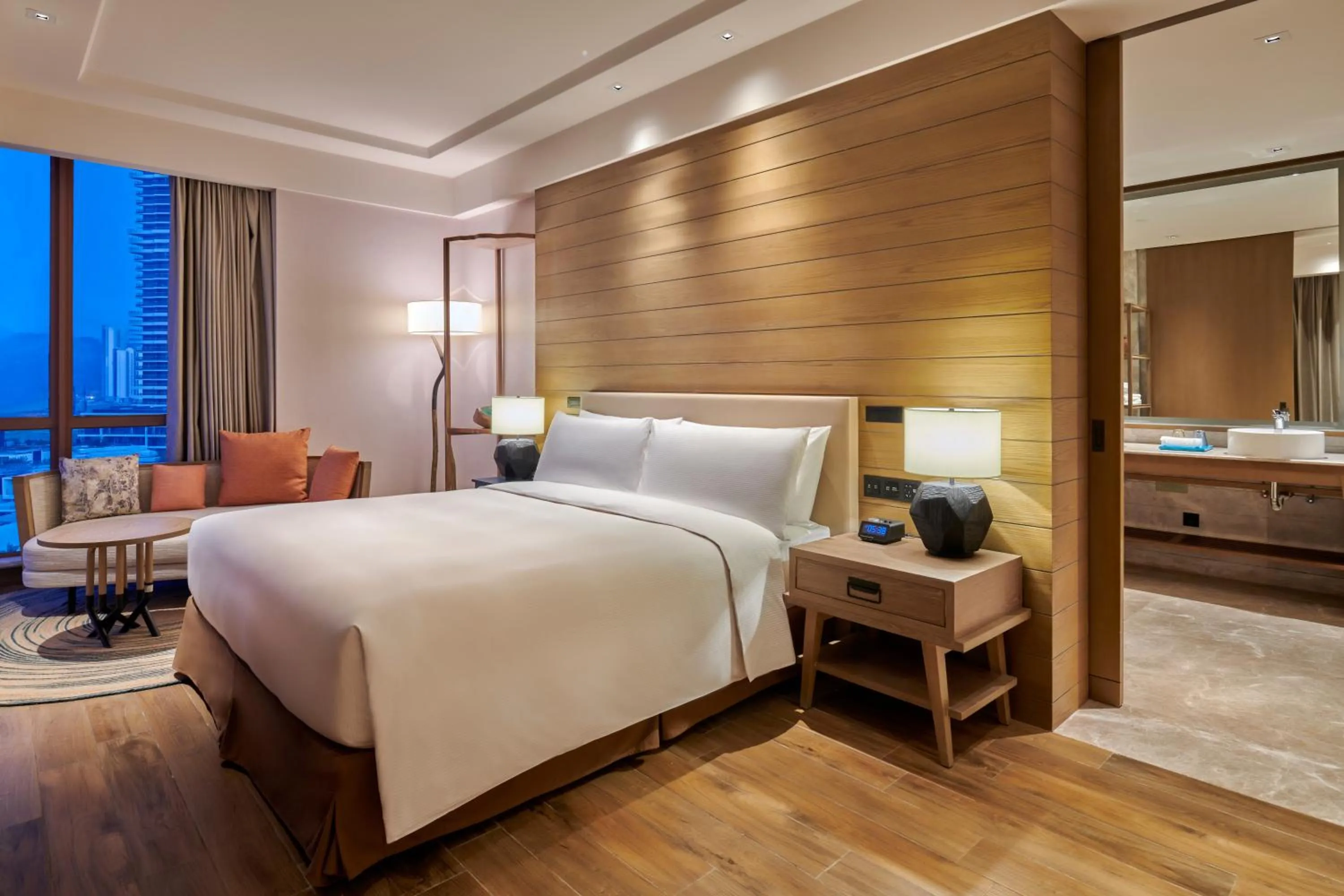 Bedroom, Bed in DoubleTree by Hilton Shanwei