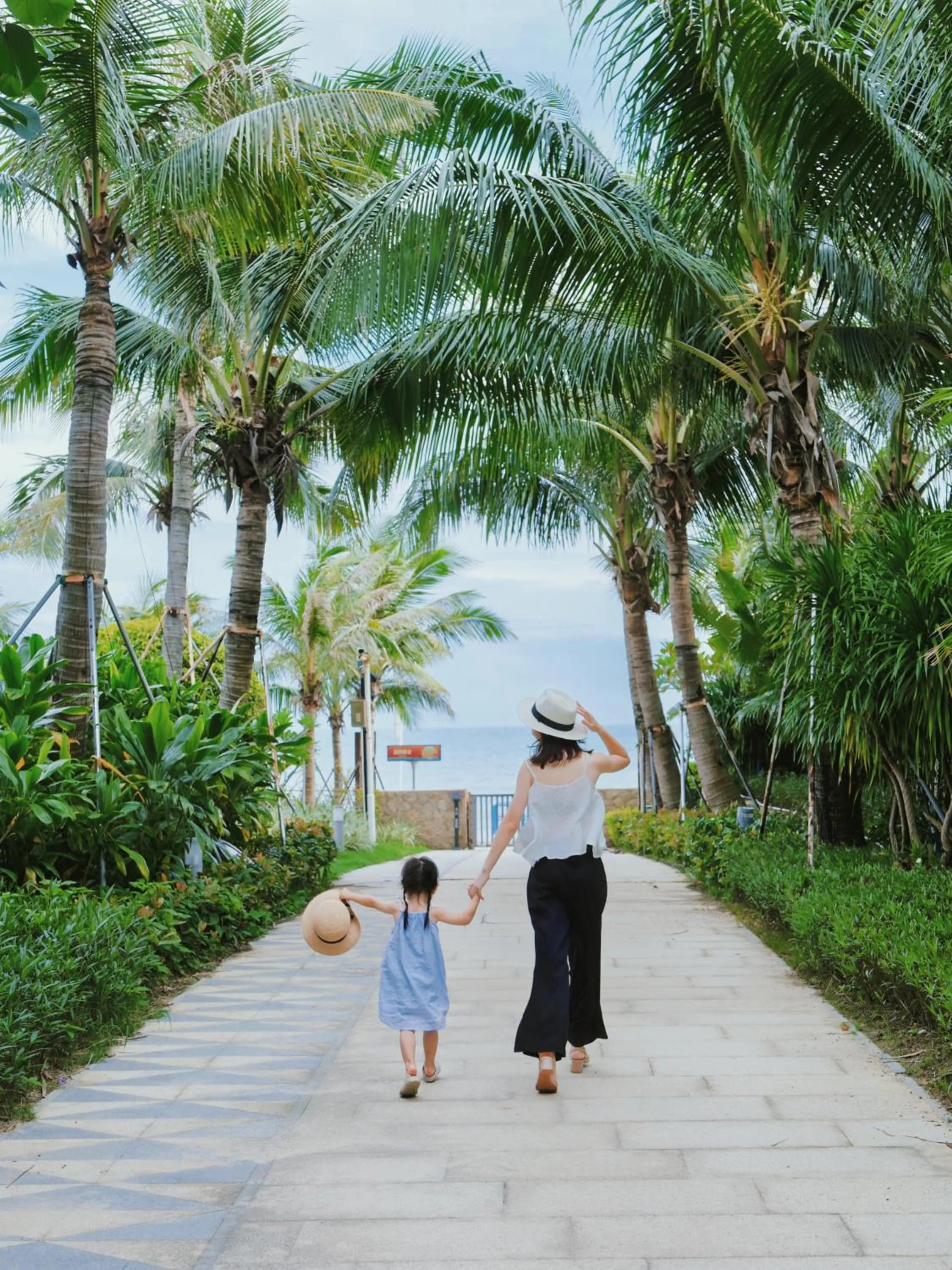 People in DoubleTree by Hilton Shanwei