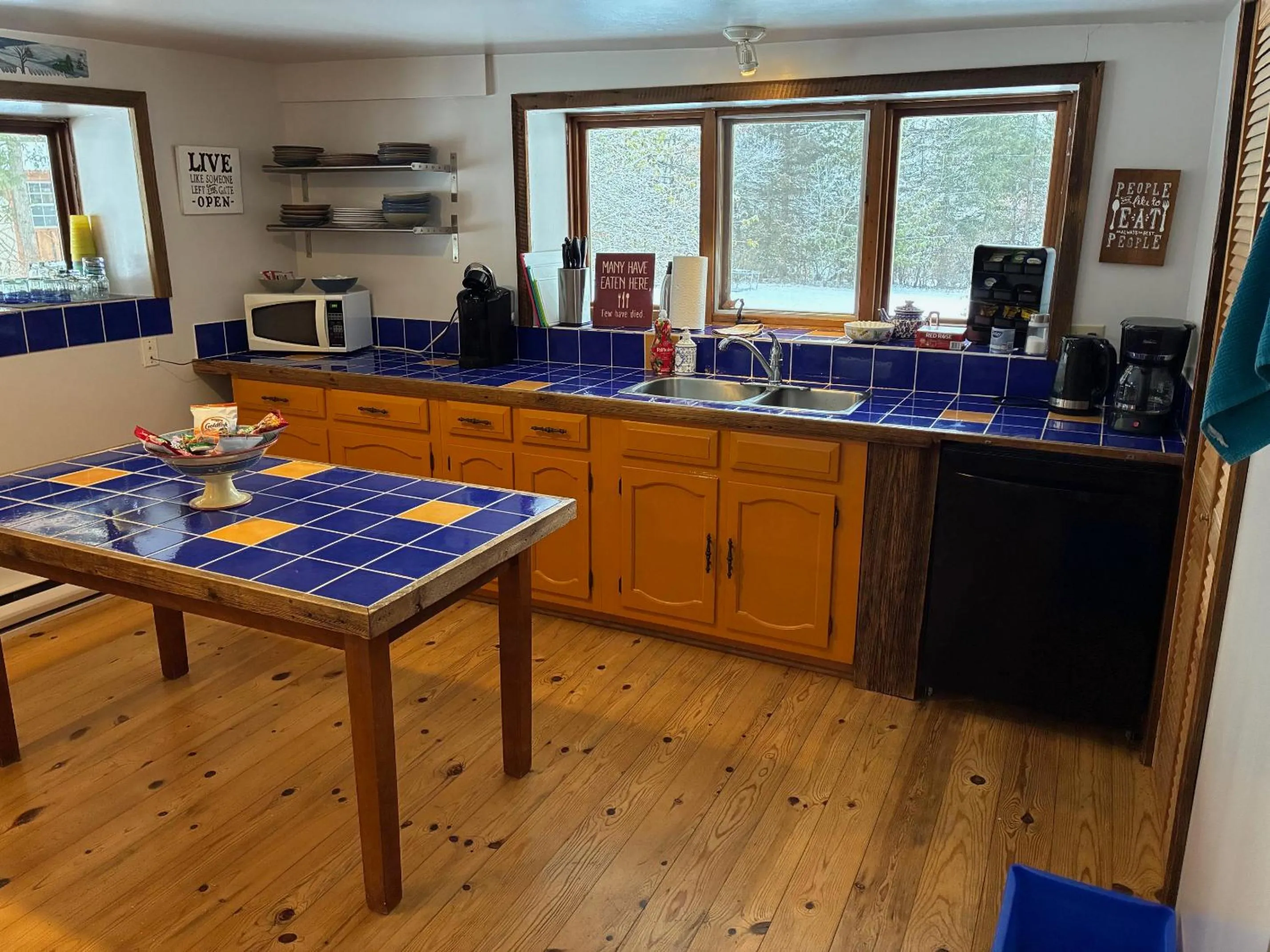 Communal kitchen in La Grange Country Inn
