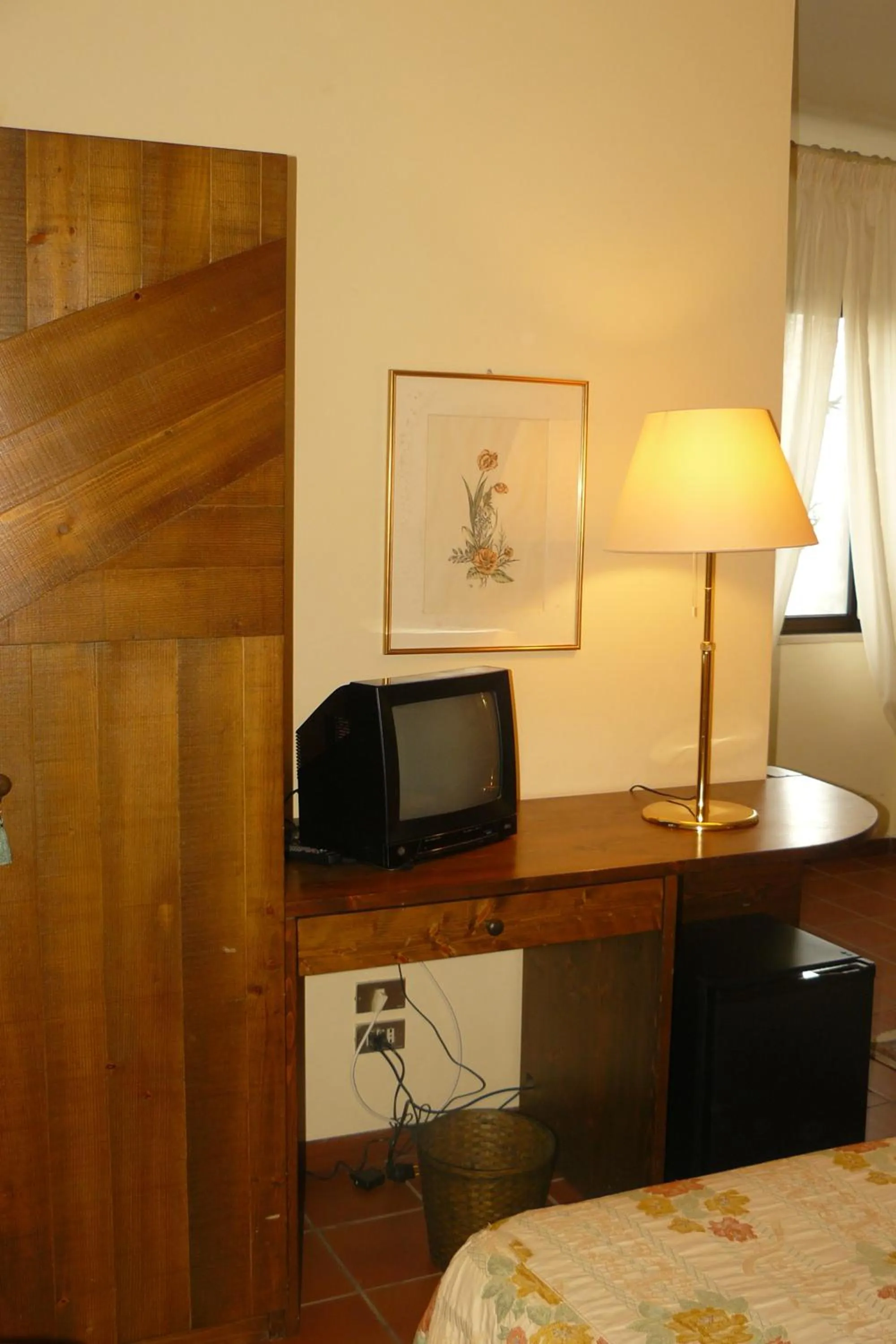 TV and multimedia, Bed in Hotel La Rocca