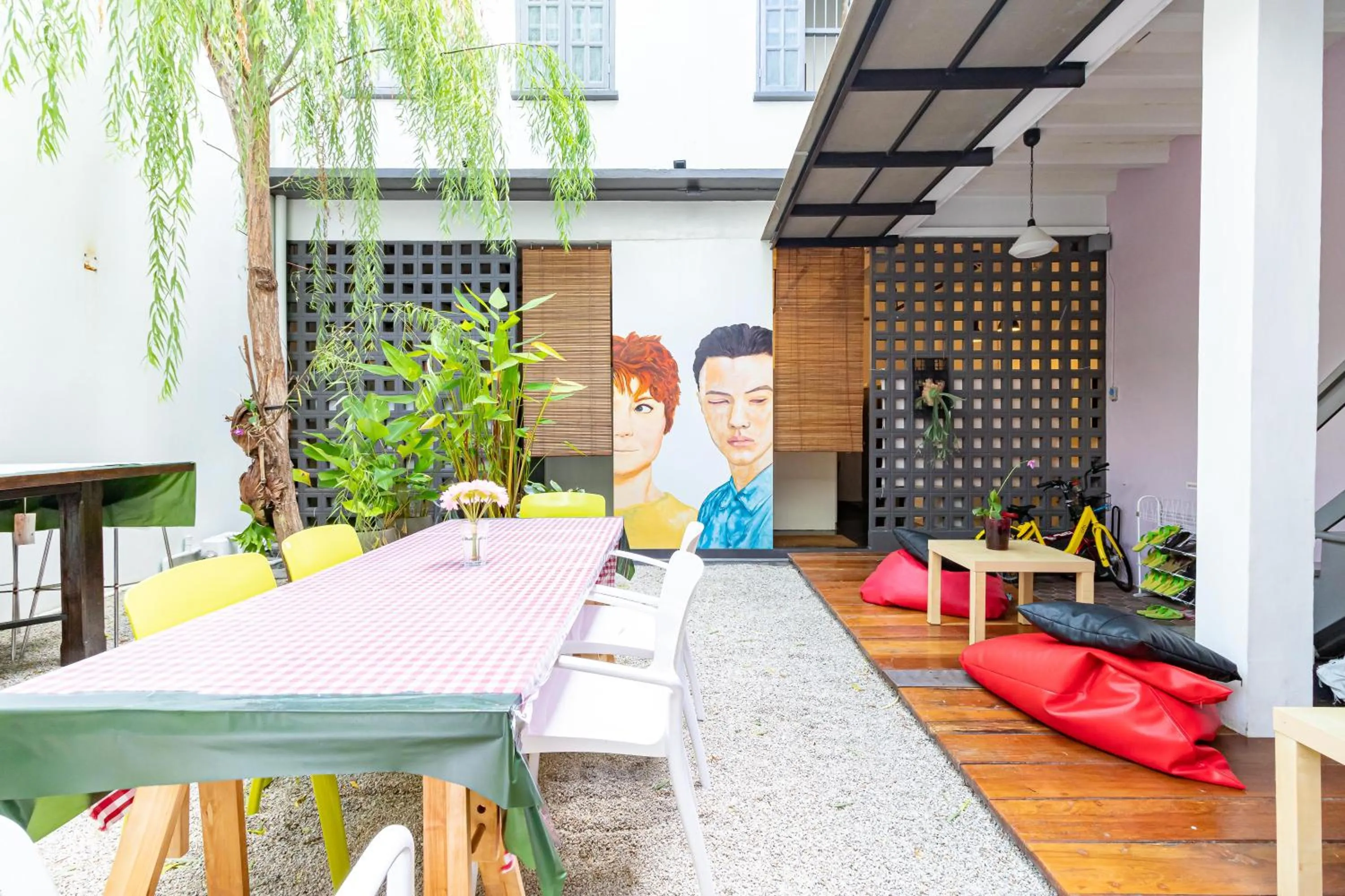 Area and facilities in Yu Cafe Hostel