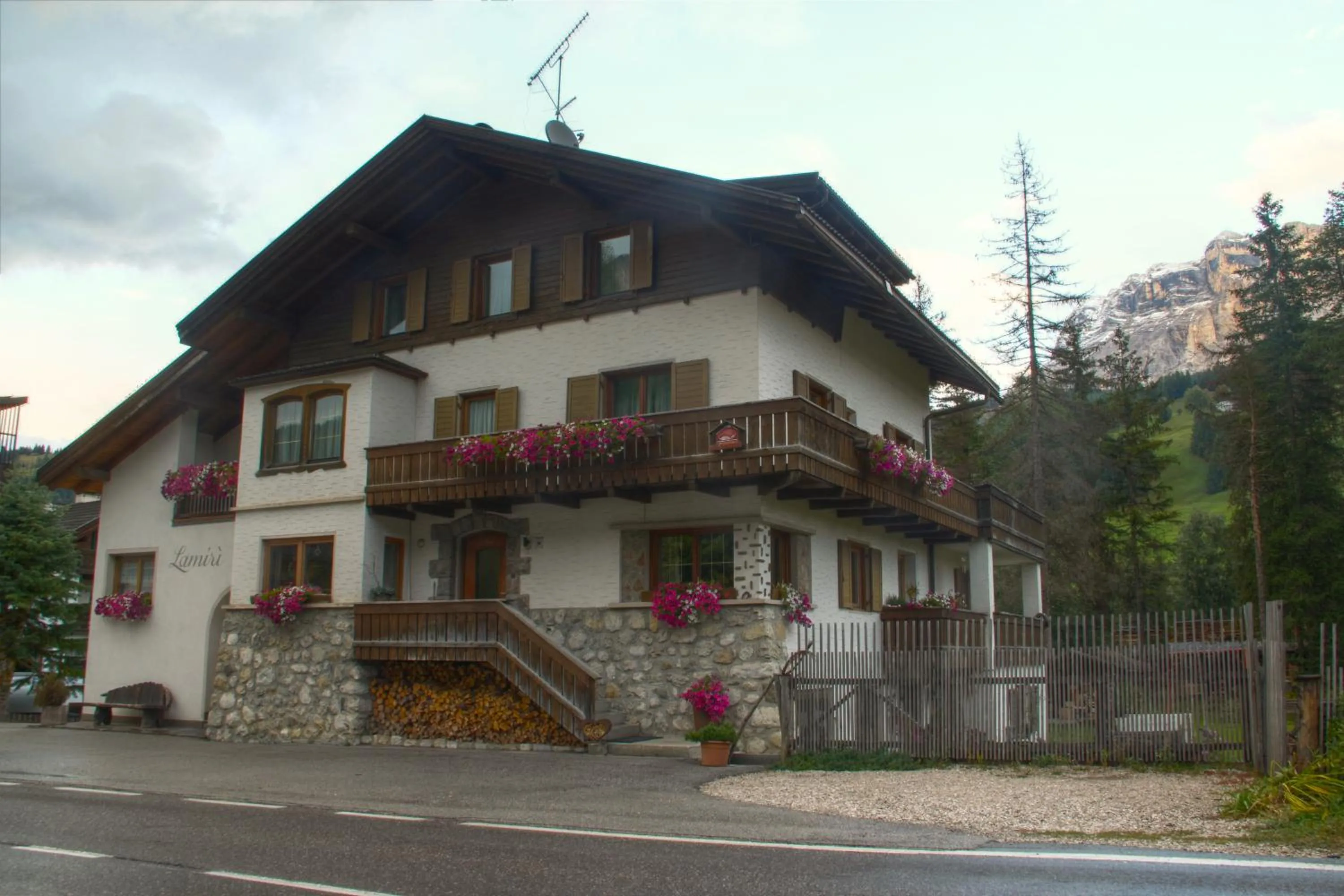 Property building in Lamirì