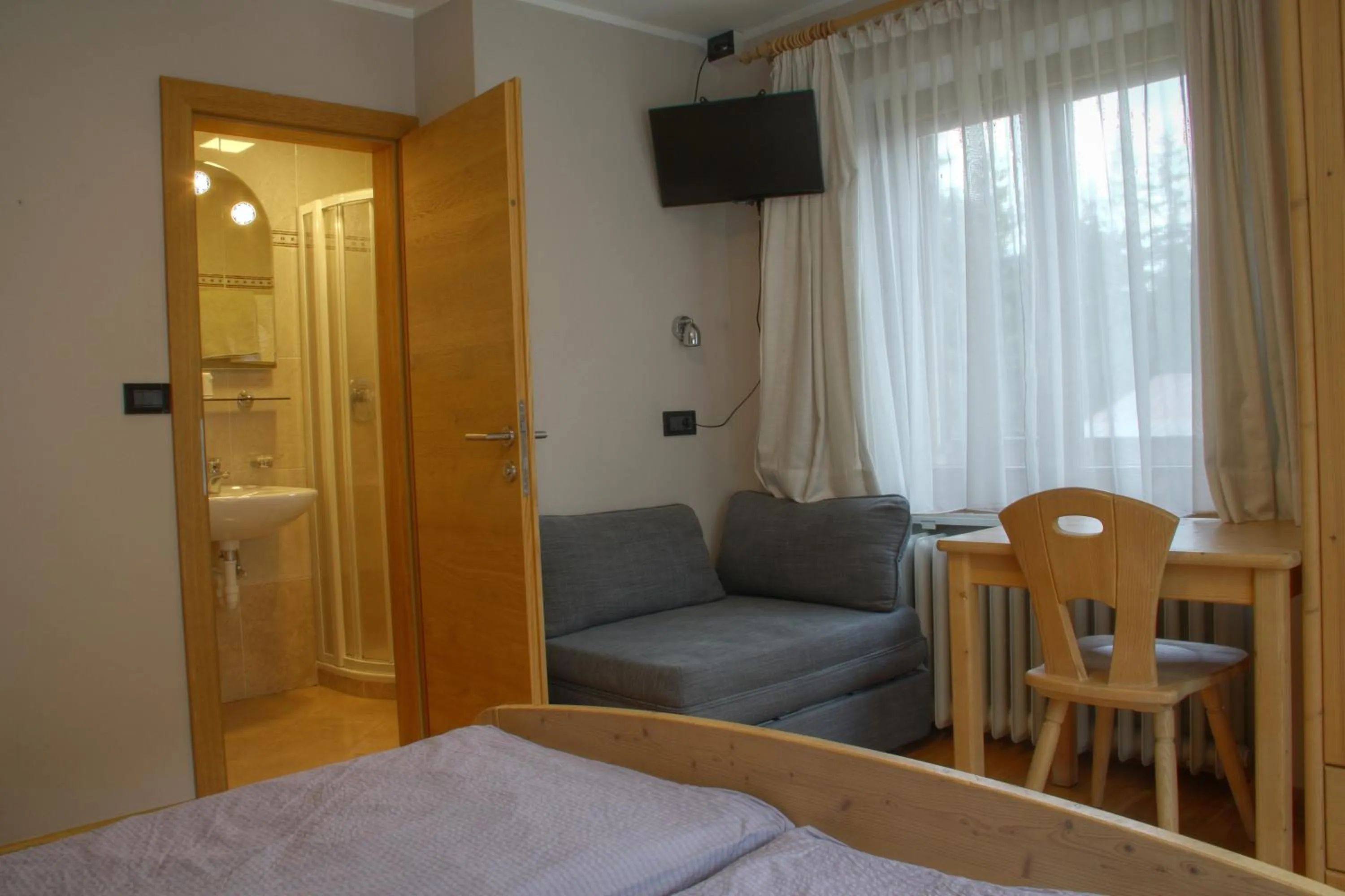 Bedroom, Bed in Lamirì