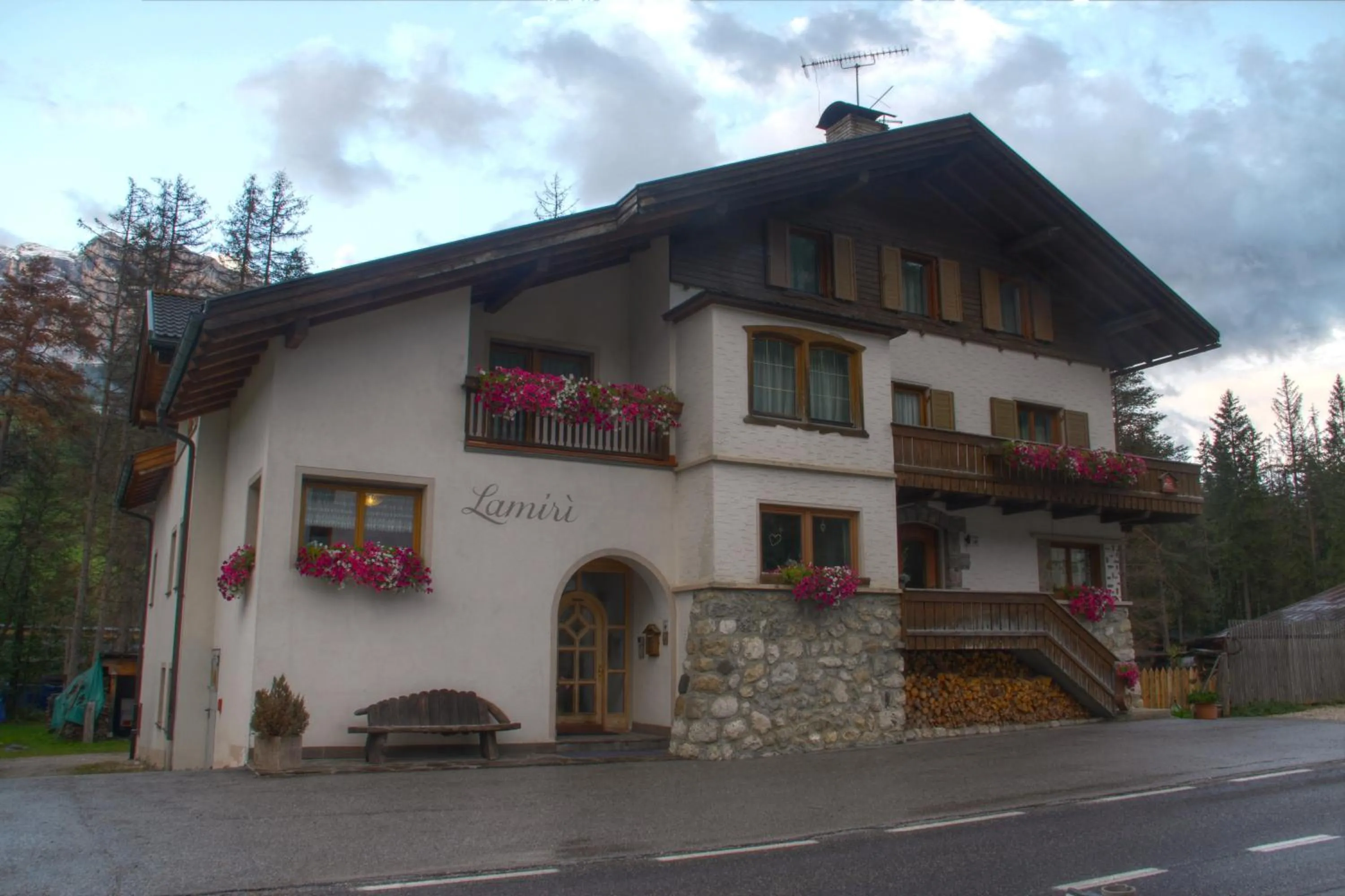 Property building in Lamirì