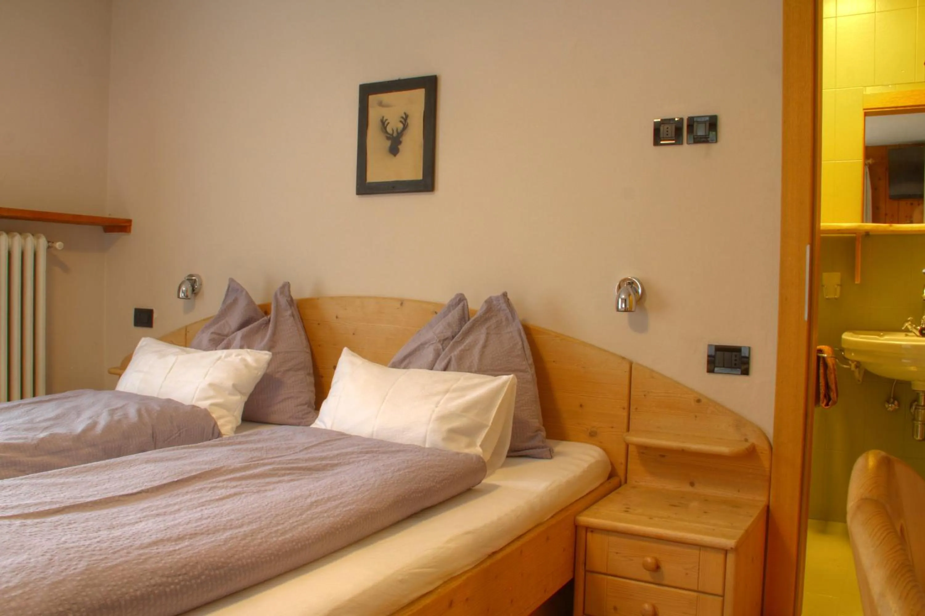 Bedroom, Bed in Lamirì