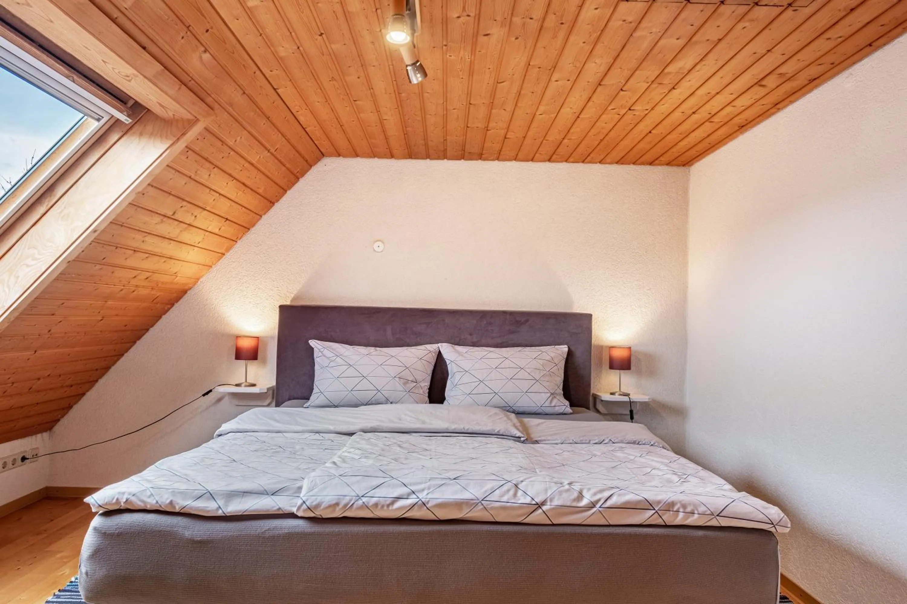 Property building, Bed in Appartement Lehen