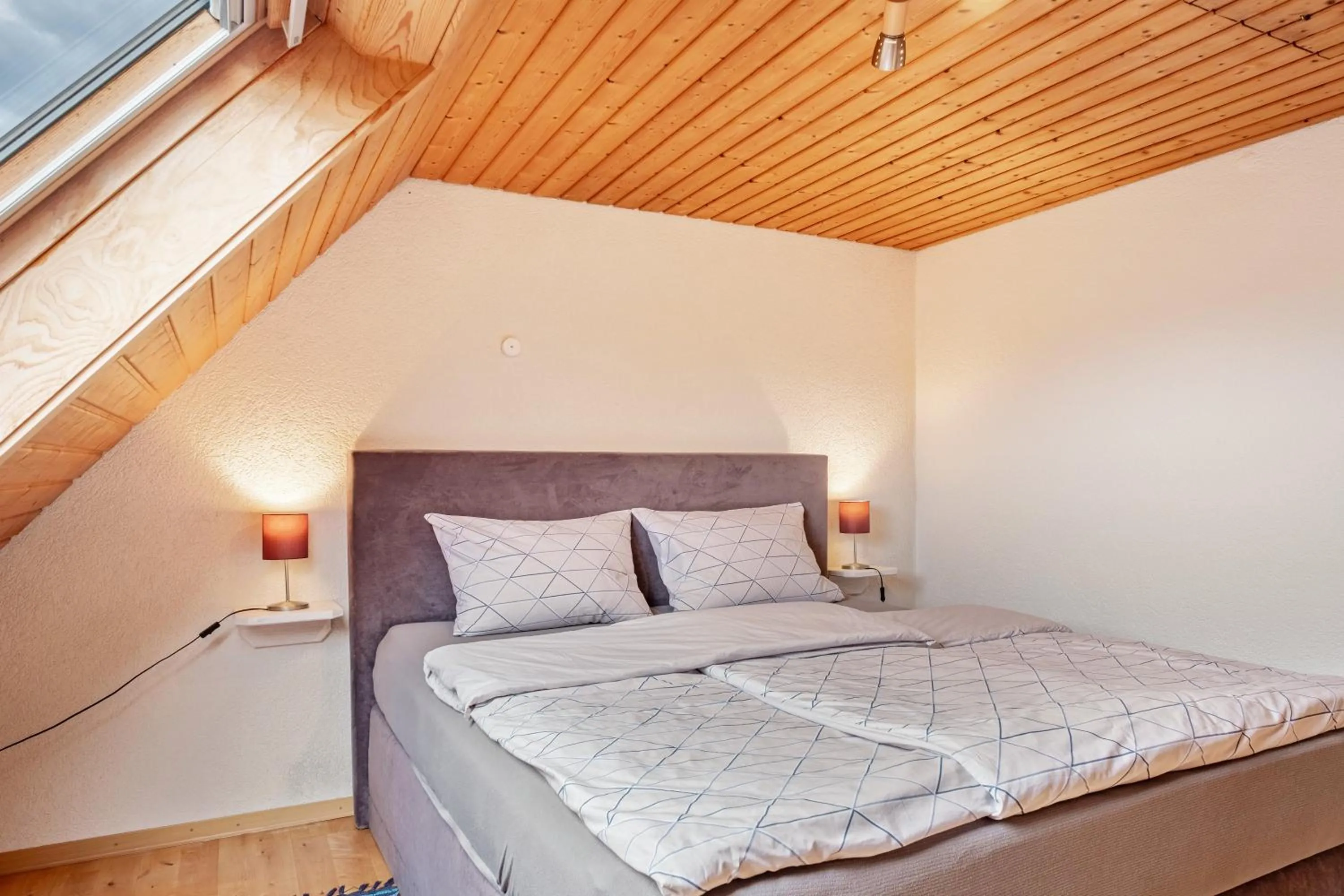 Property building, Bed in Appartement Lehen
