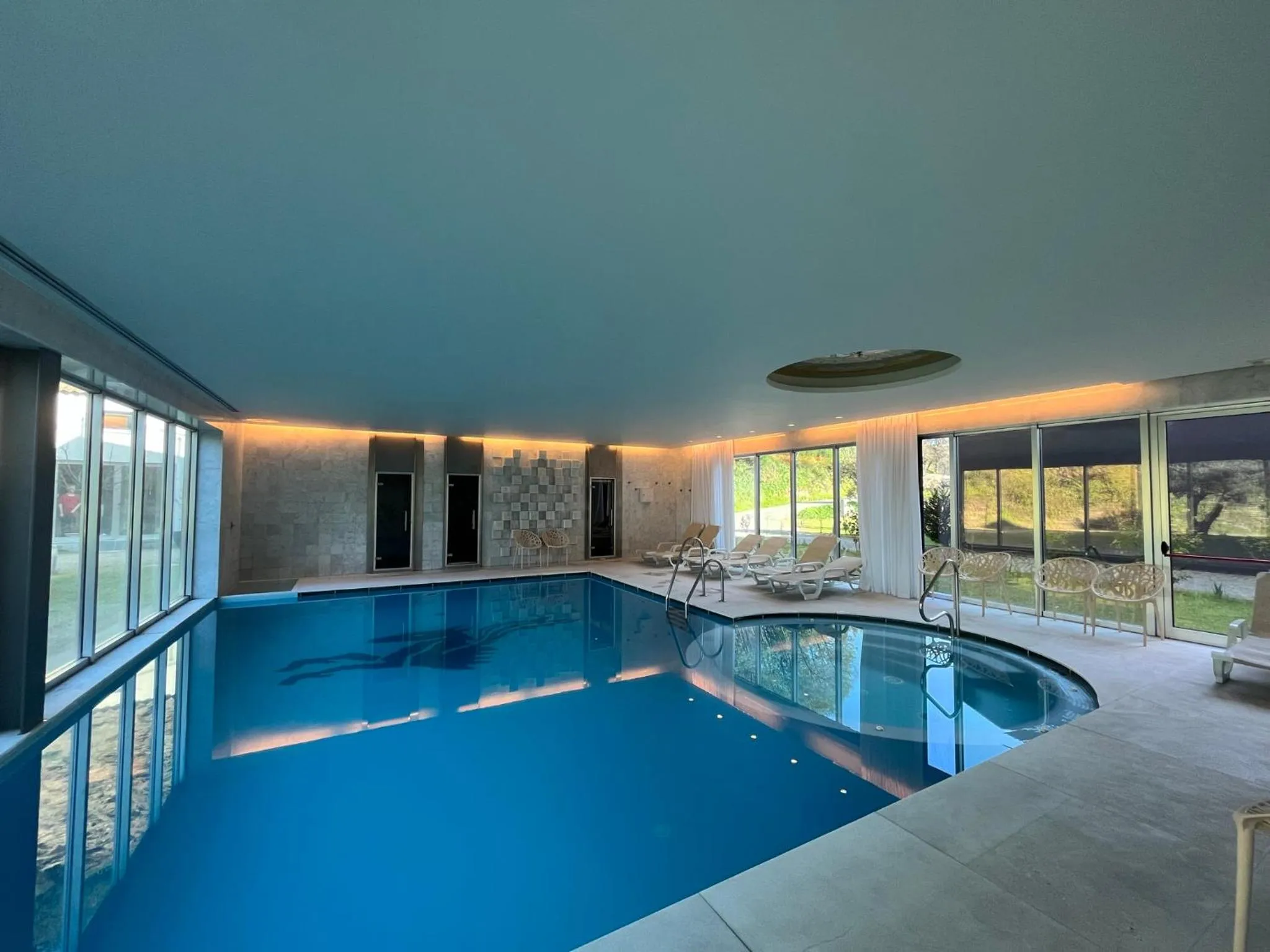 Swimming pool in HD | Duecitânia Design Hotel