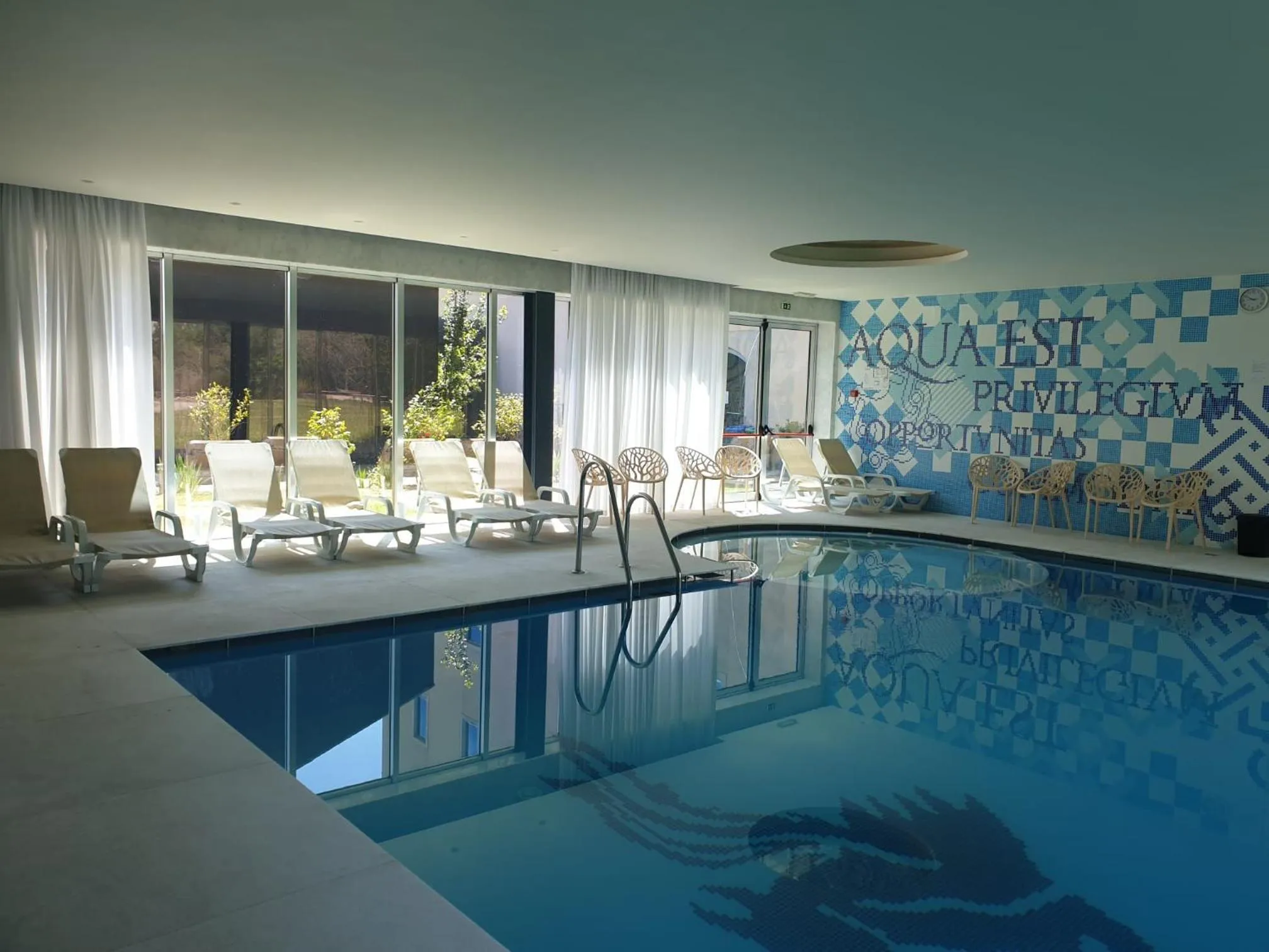 Swimming pool in HD | Duecitânia Design Hotel