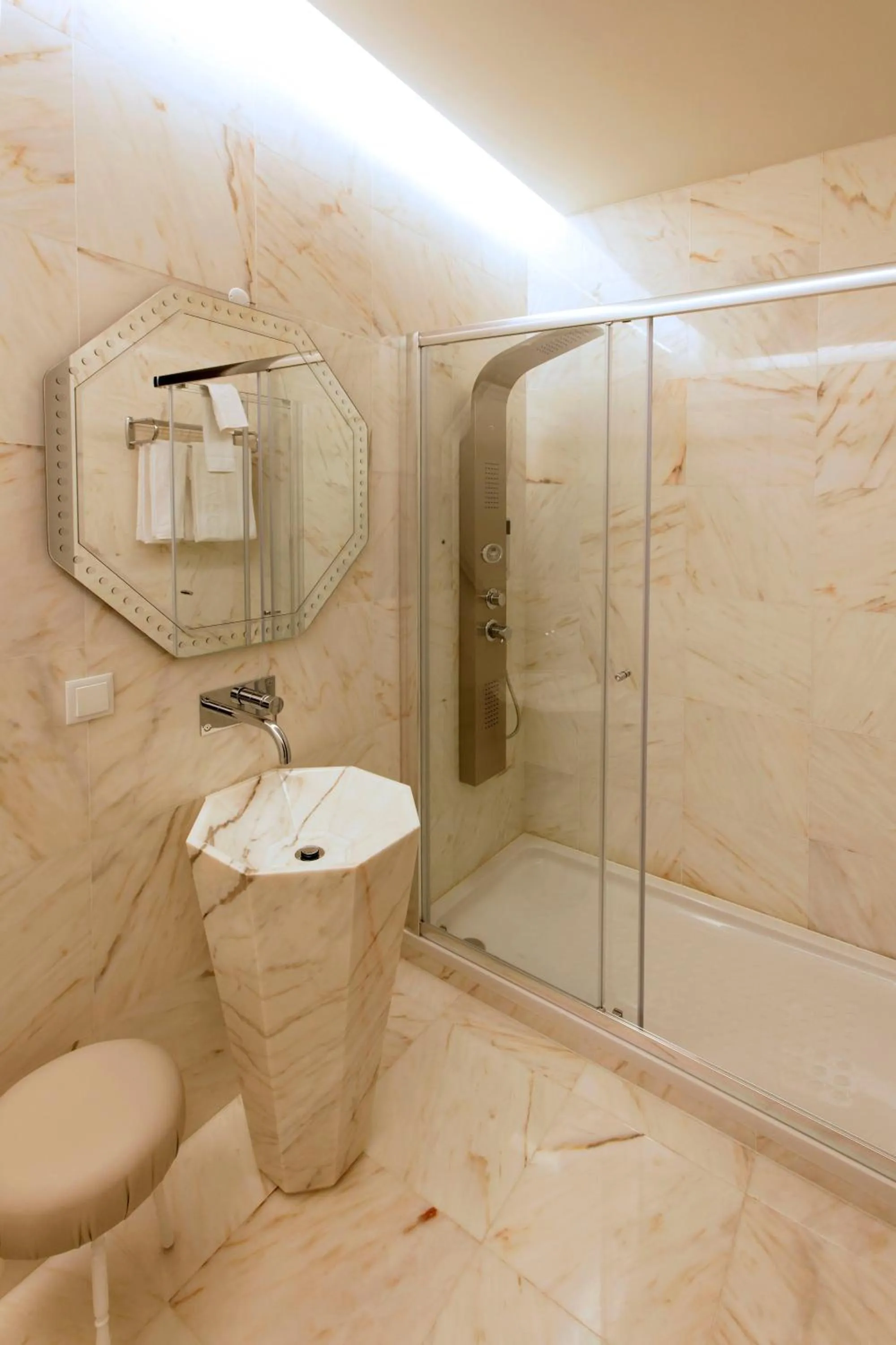 Toilet in HD | Duecitânia Design Hotel