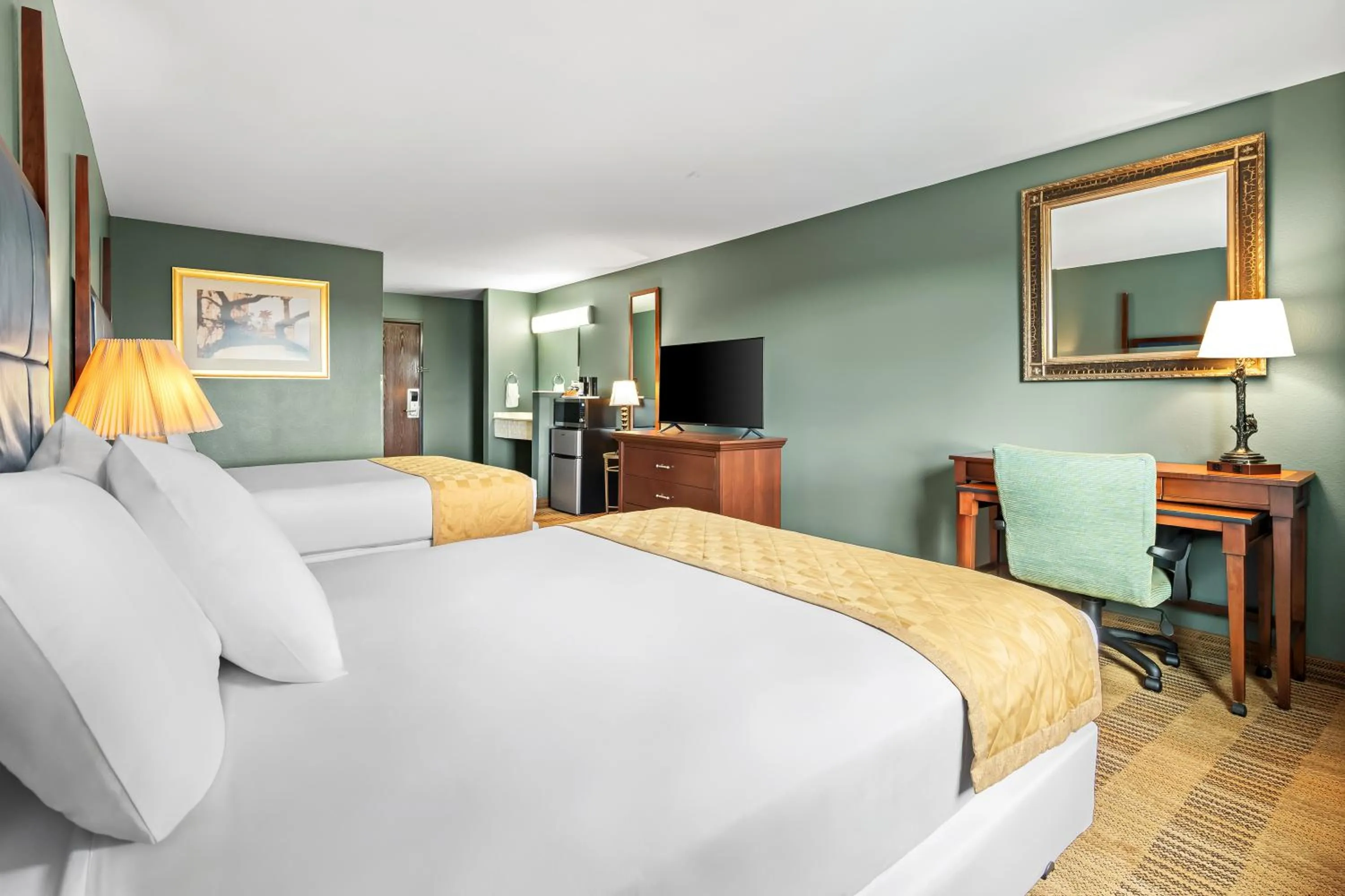 Bed in Americas Best Value Inn Somerville Texas