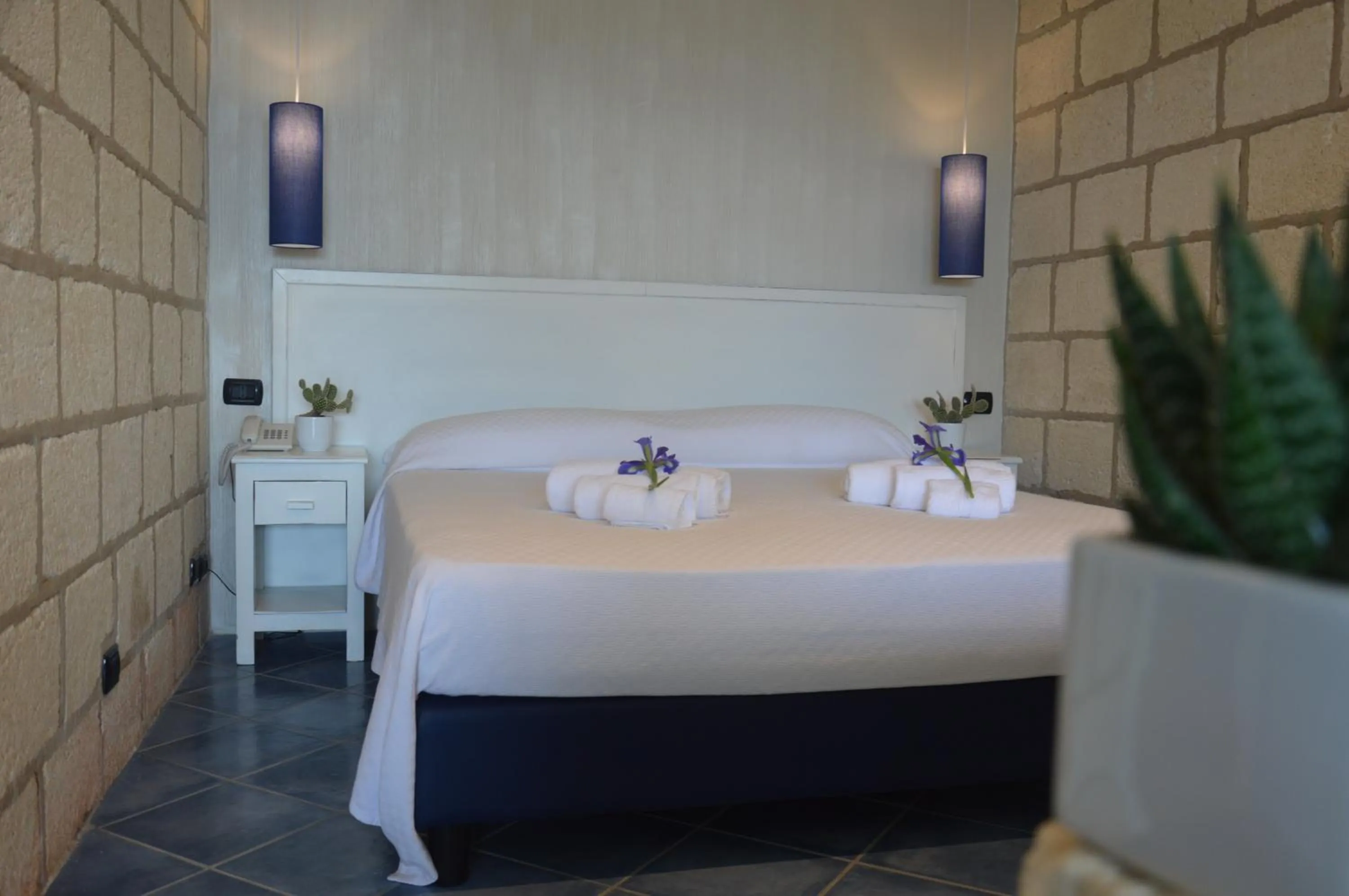 Photo of the whole room, Bed in CapoSperone Resort