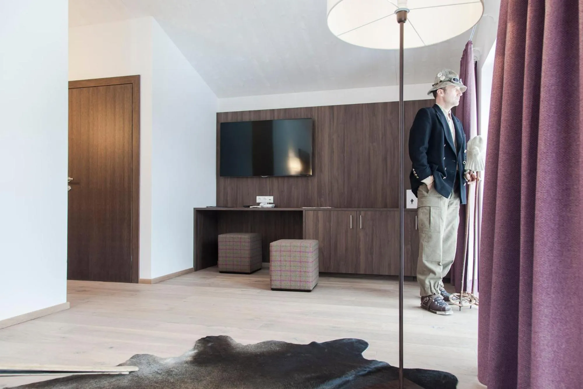 Photo of the whole room in Schweiger