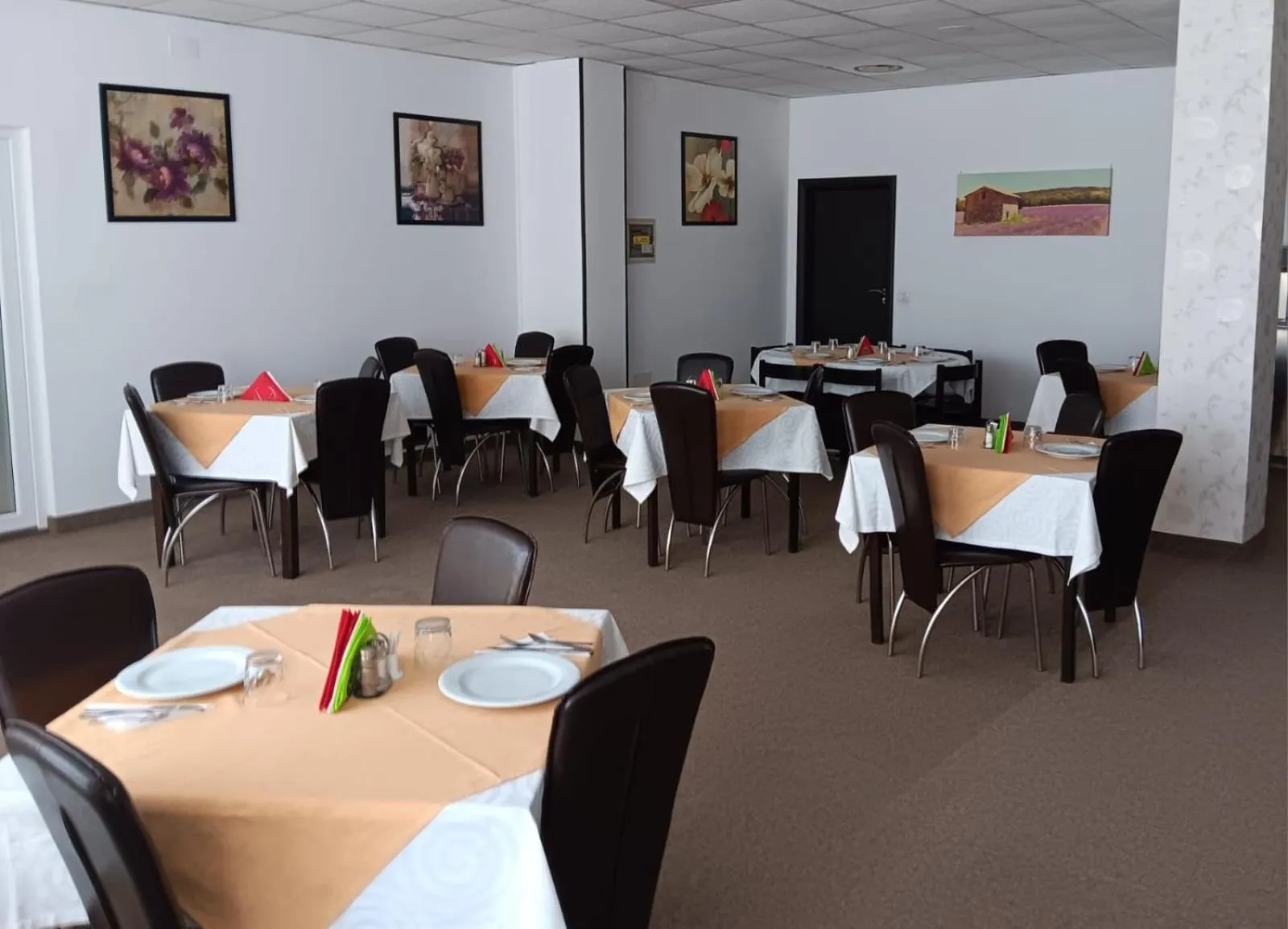 Restaurant/places to eat in Hotel vila veneto
