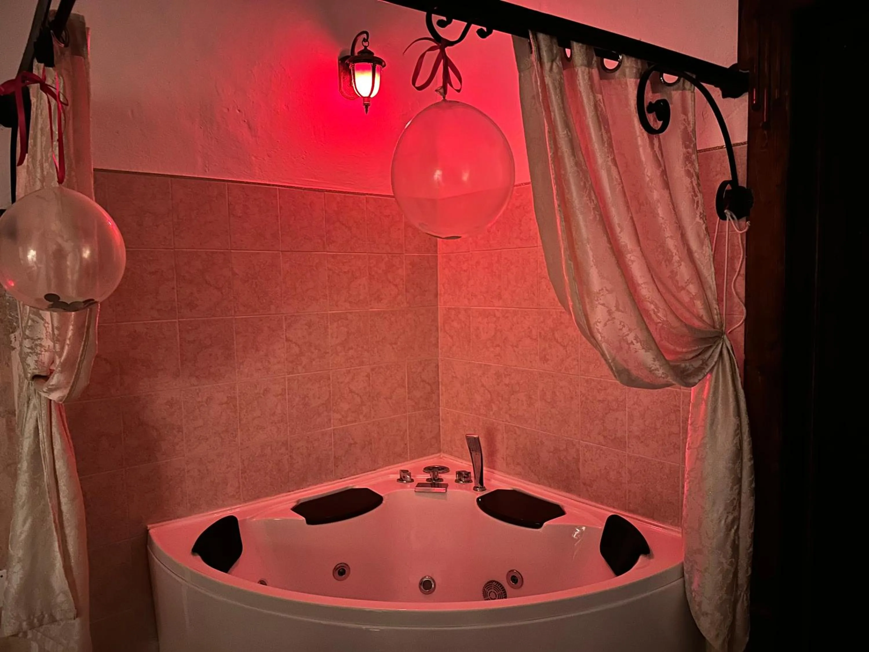 Hot Tub in B&B ME Palace