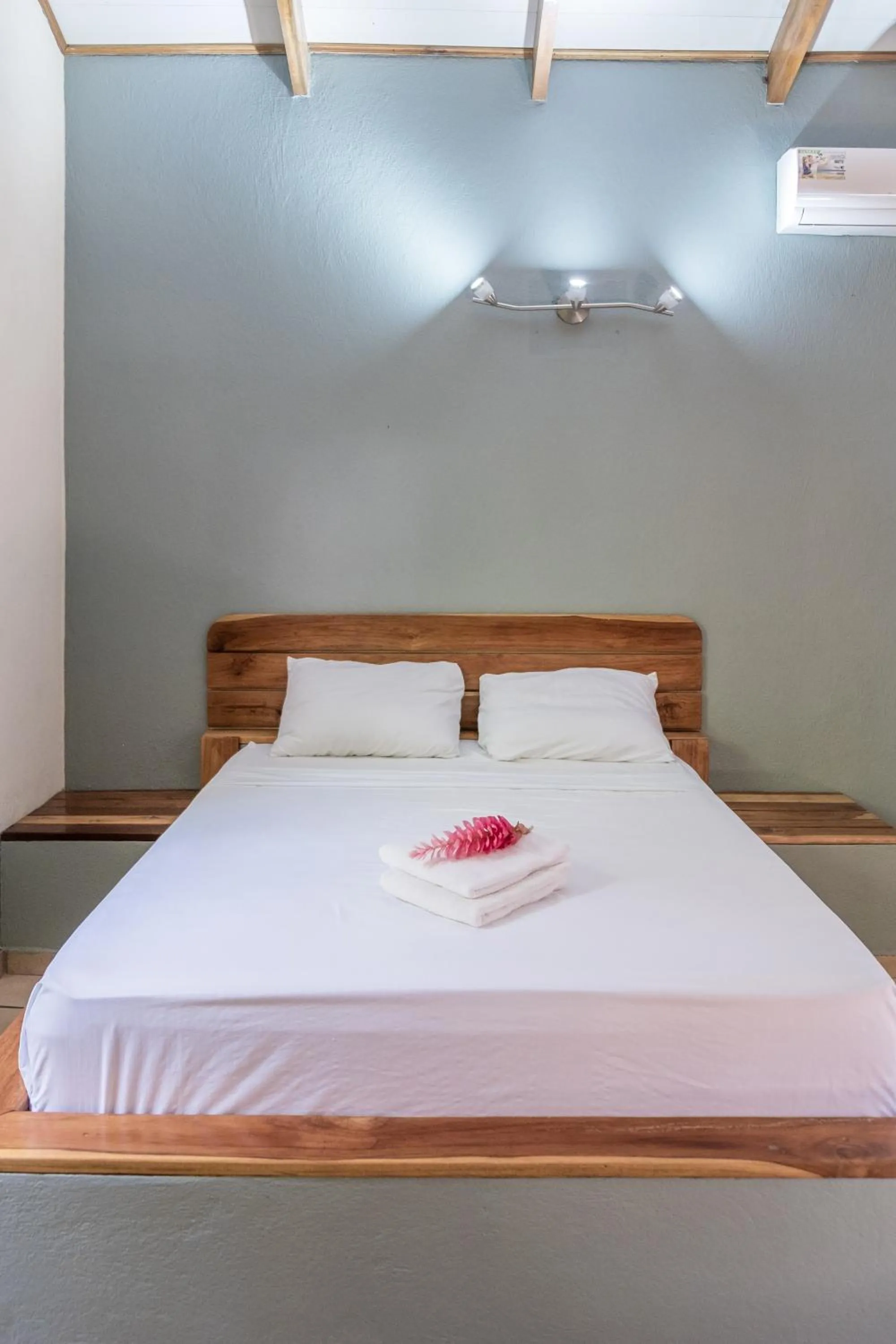 Bed in Zula Inn Aparthotel