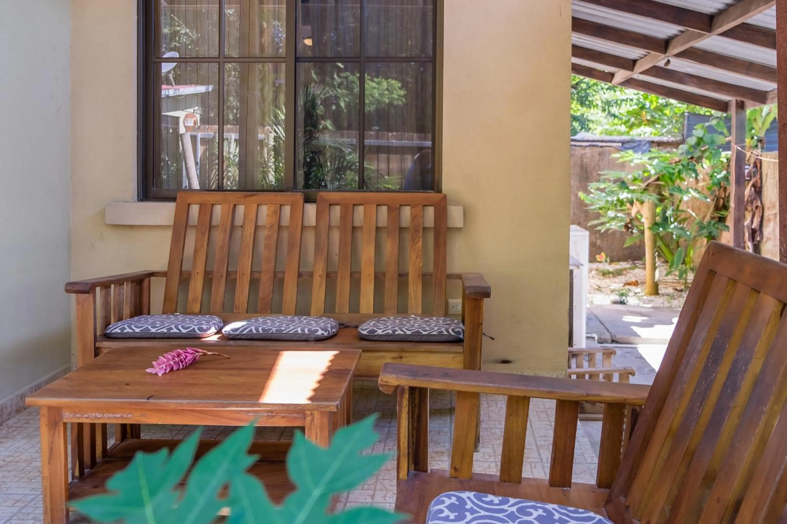 Patio in Zula Inn Aparthotel